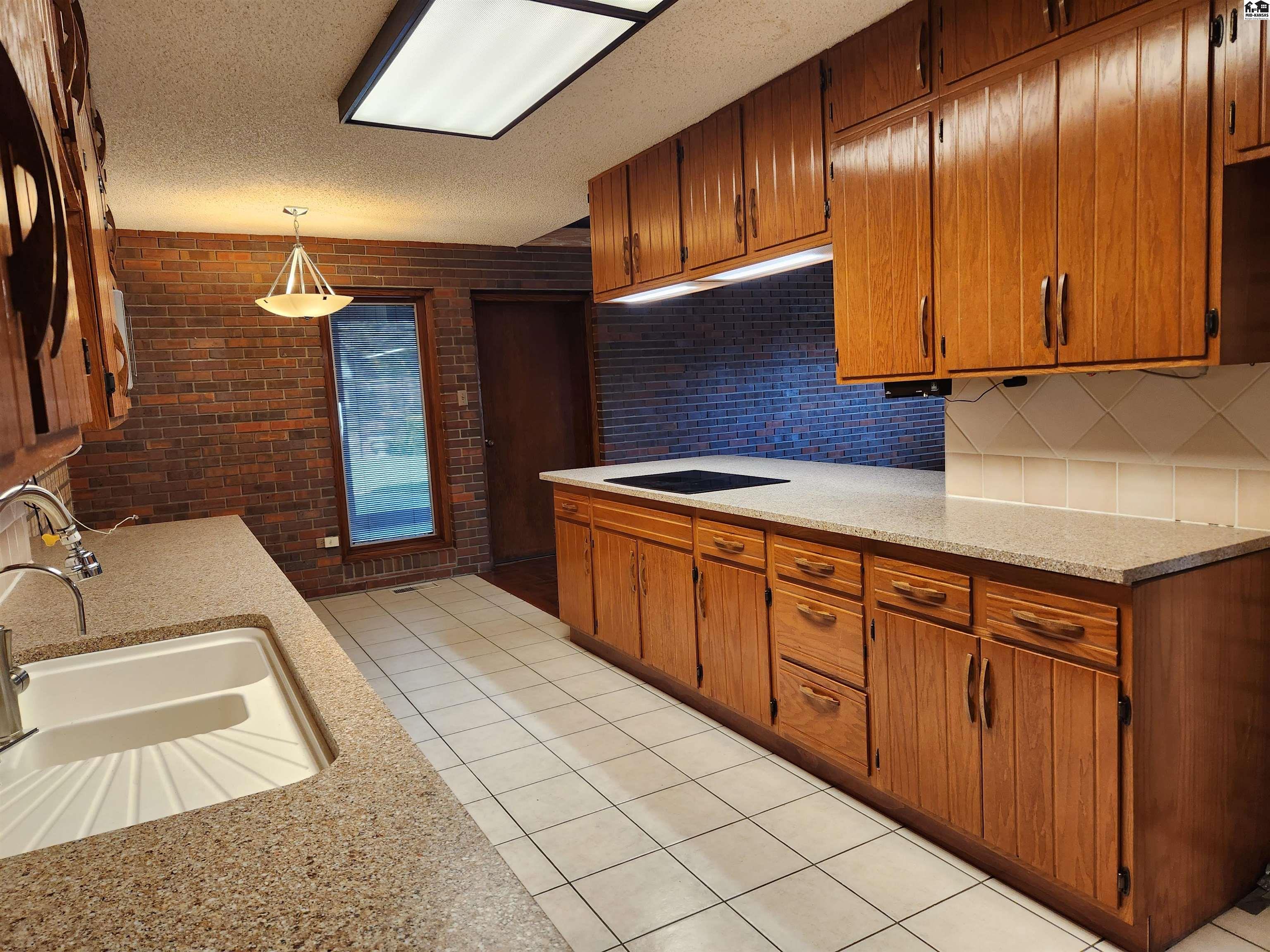 210 Cochise Trail Hutchinson KS 67502