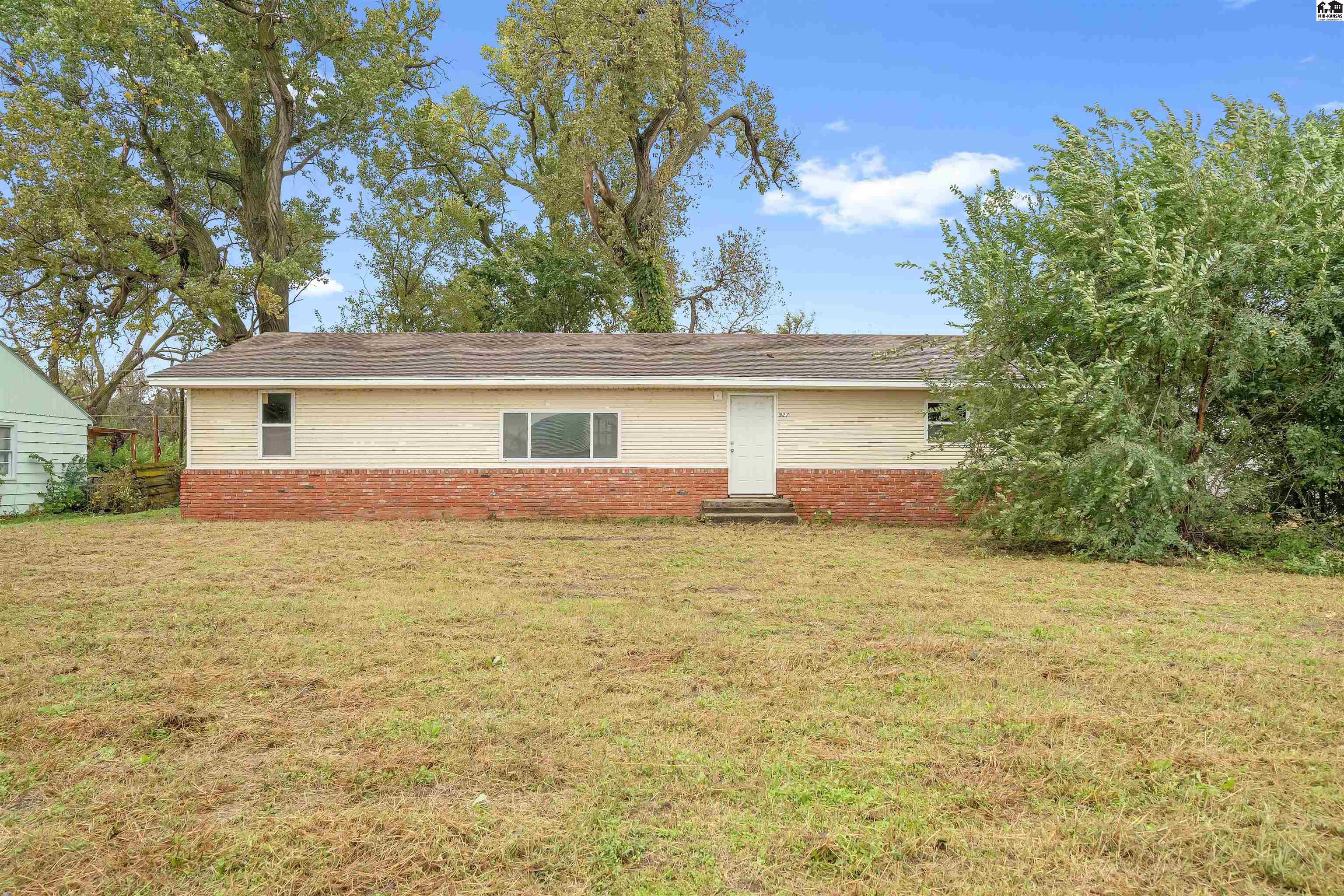 927 W 3rd Avenue Hutchinson KS 67501