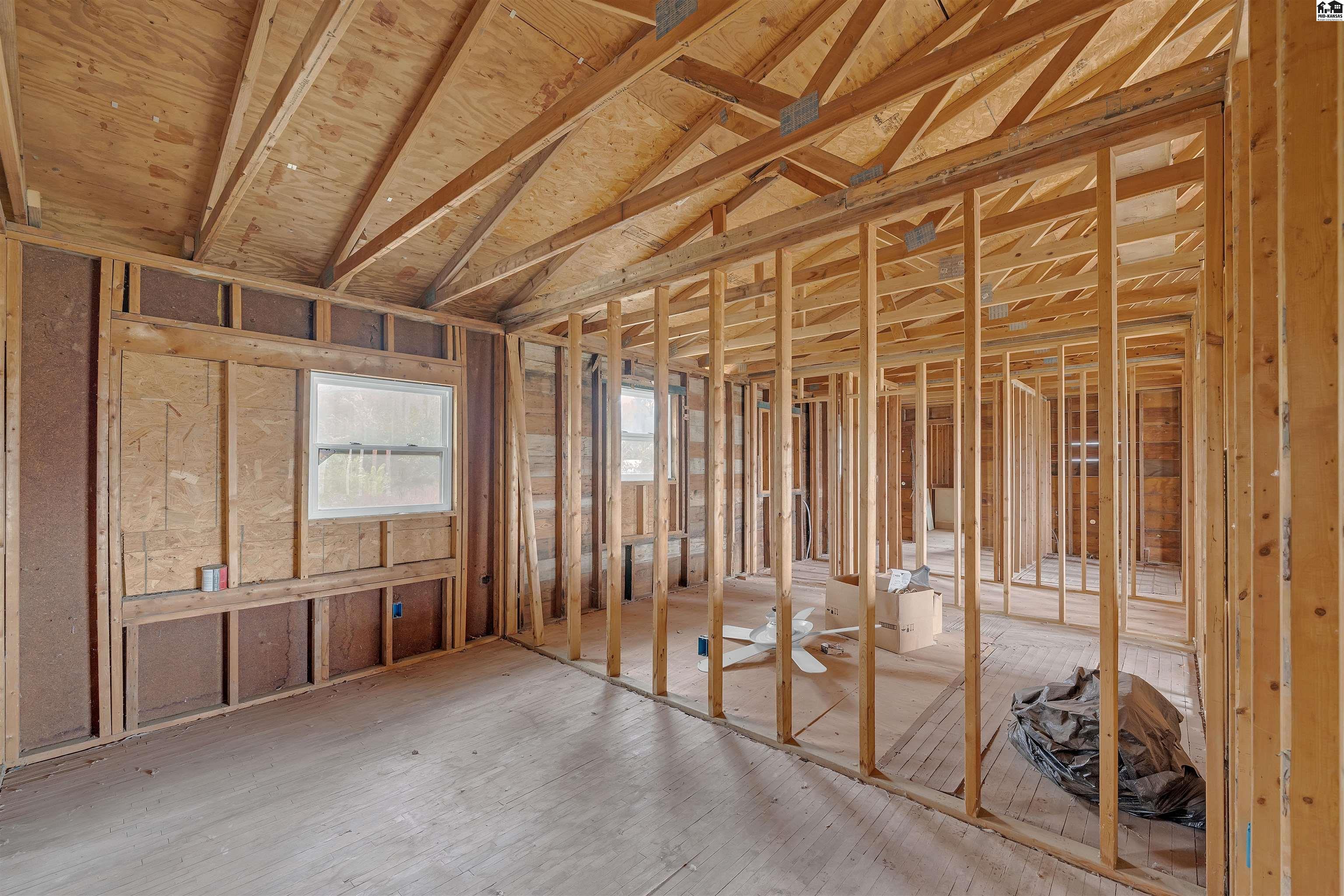 927 W 3rd Avenue Hutchinson KS 67501