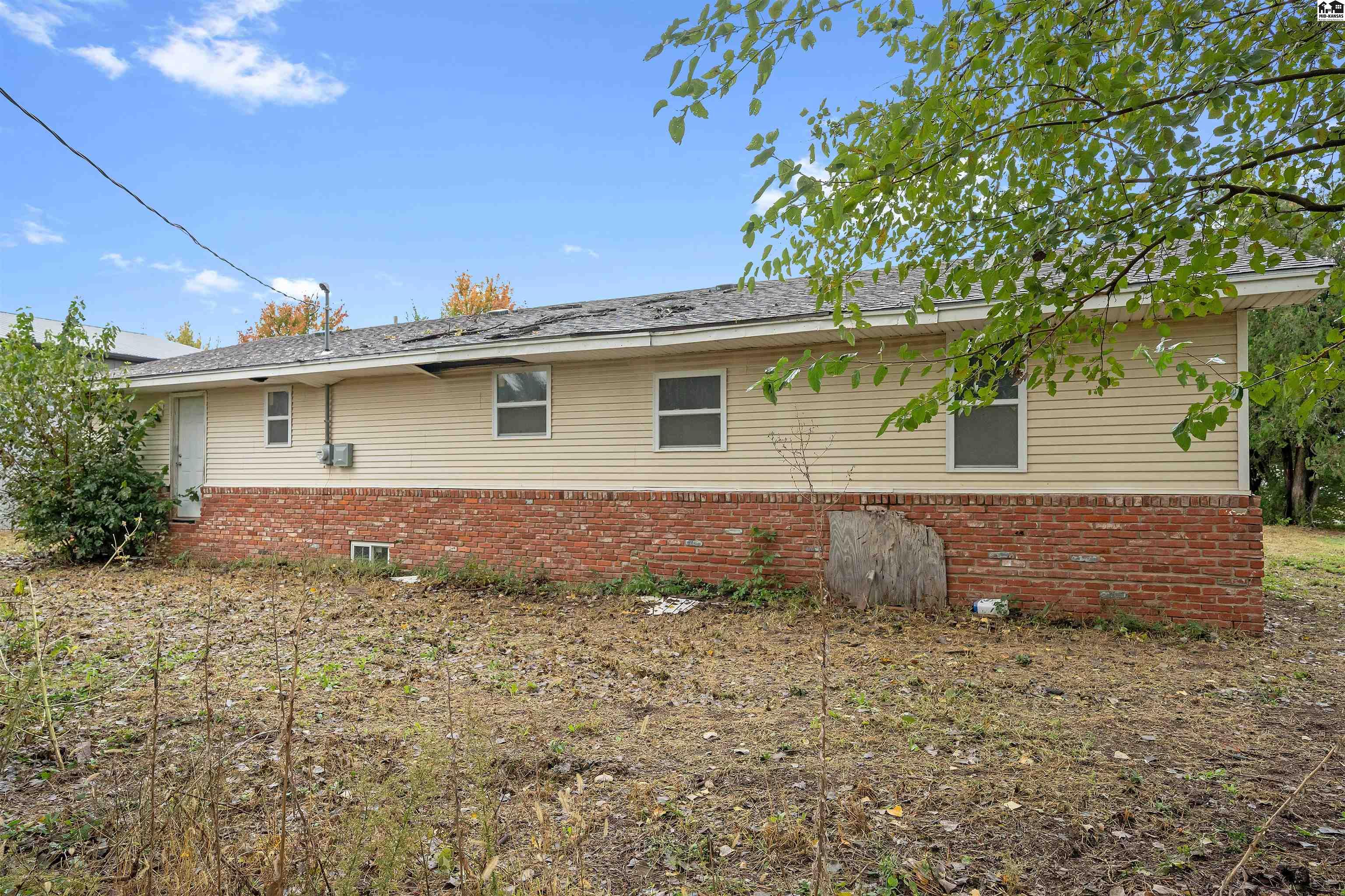 927 W 3rd Avenue Hutchinson KS 67501