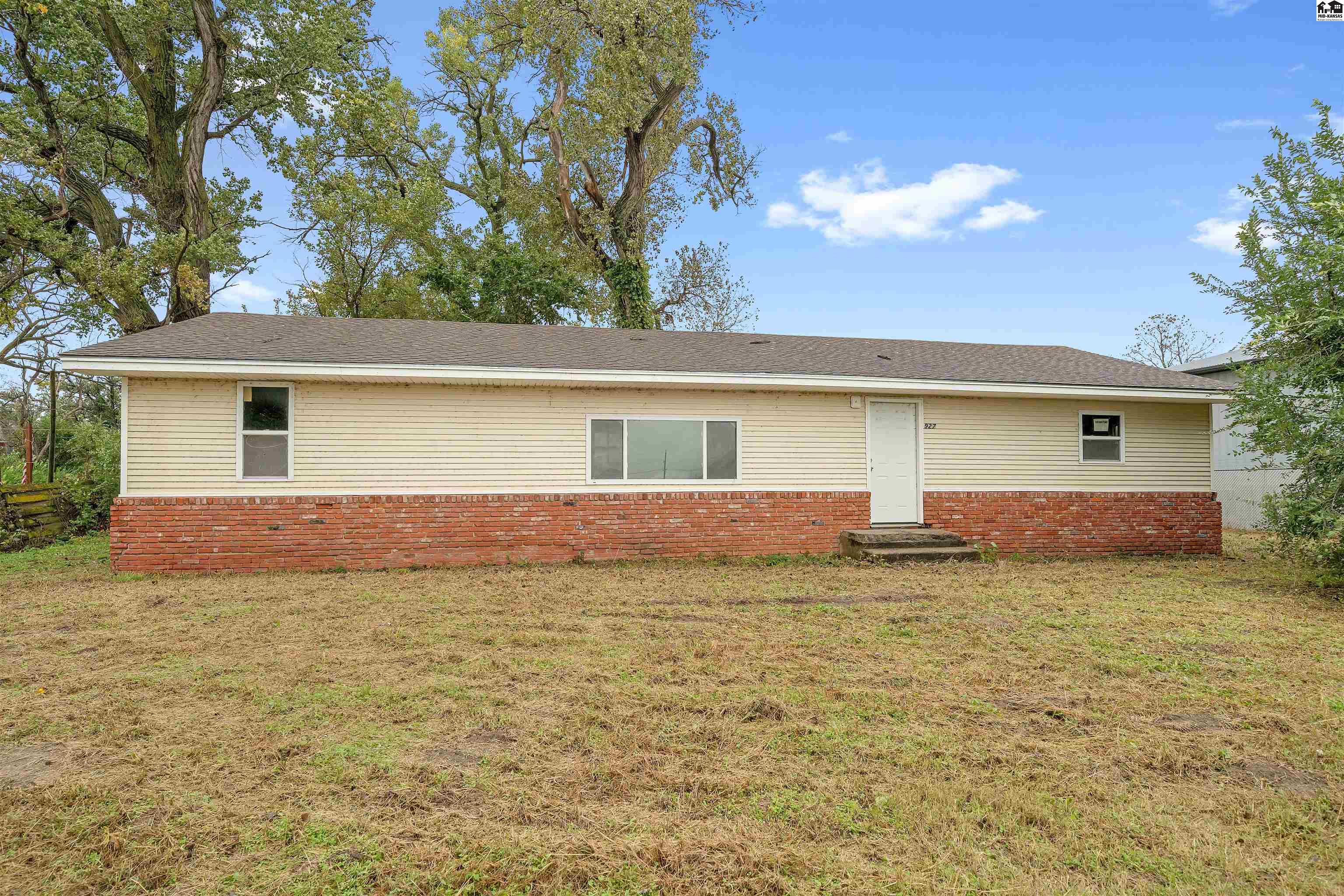 927 W 3rd Avenue Hutchinson KS 67501