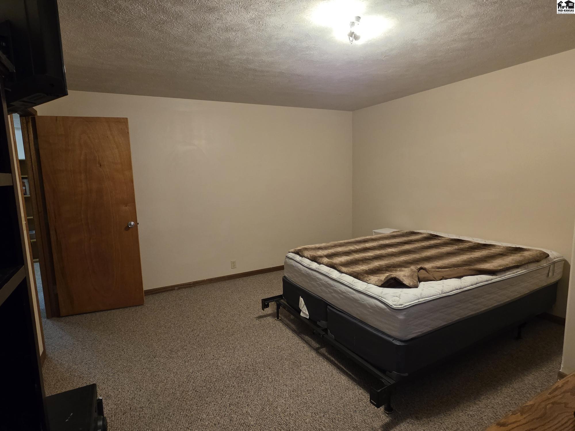 1215 N Mayfield Road Hutchinson KS 67502