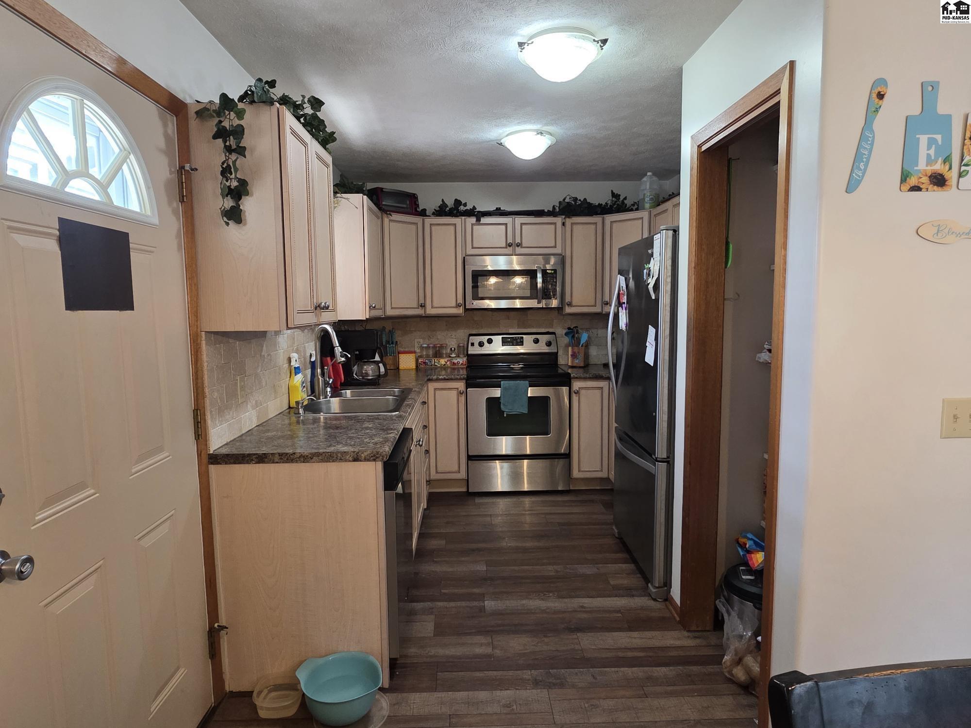 1215 N Mayfield Road Hutchinson KS 67502