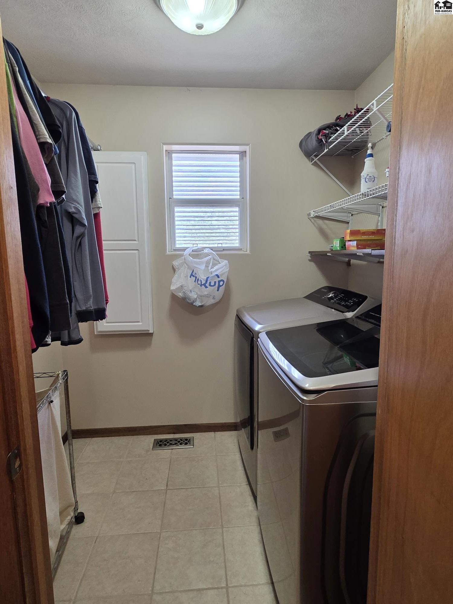 1215 N Mayfield Road Hutchinson KS 67502