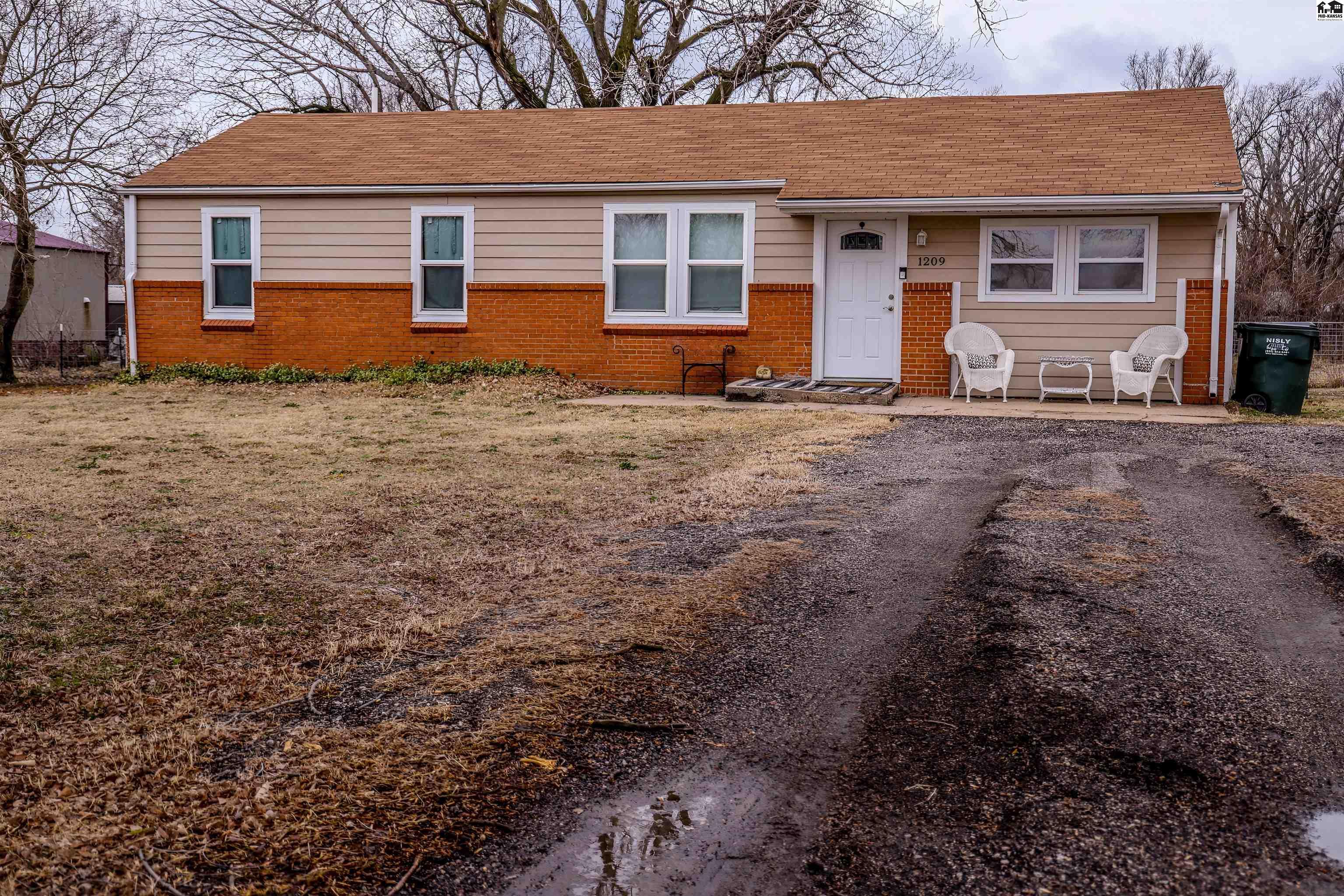 1209 N Kent Road Hutchinson KS 67501