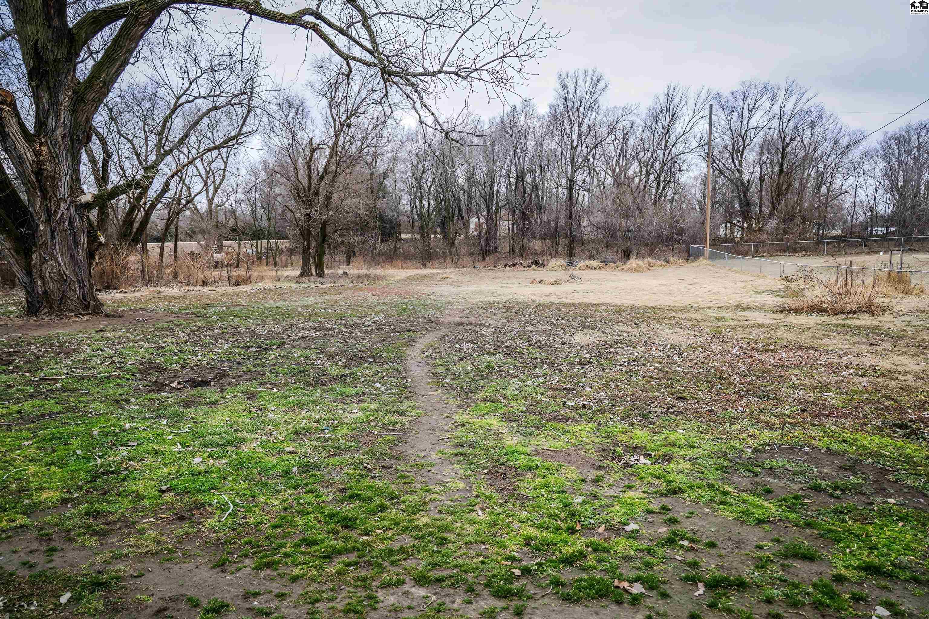 1209 N Kent Road Hutchinson KS 67501