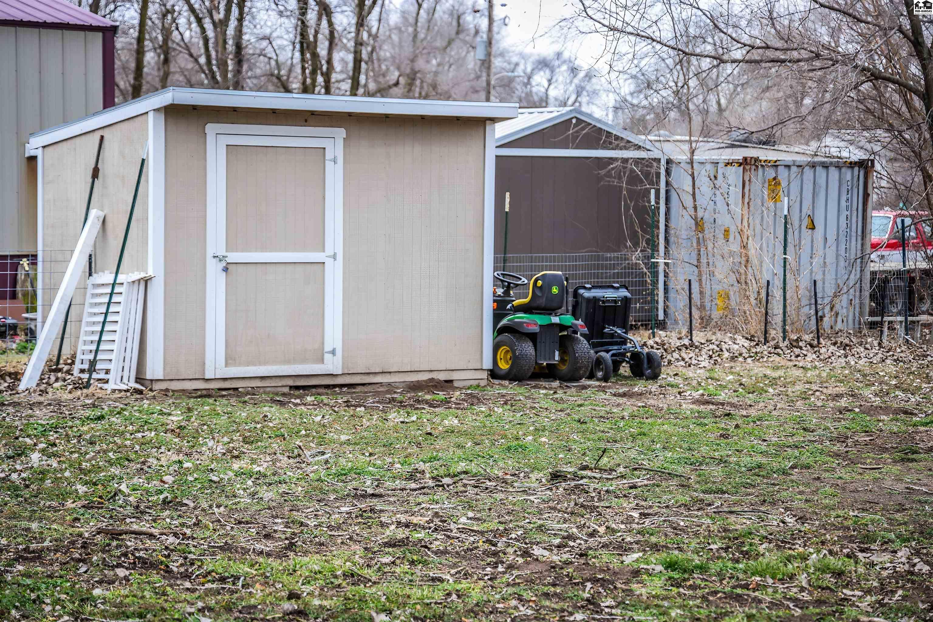 1209 N Kent Road Hutchinson KS 67501