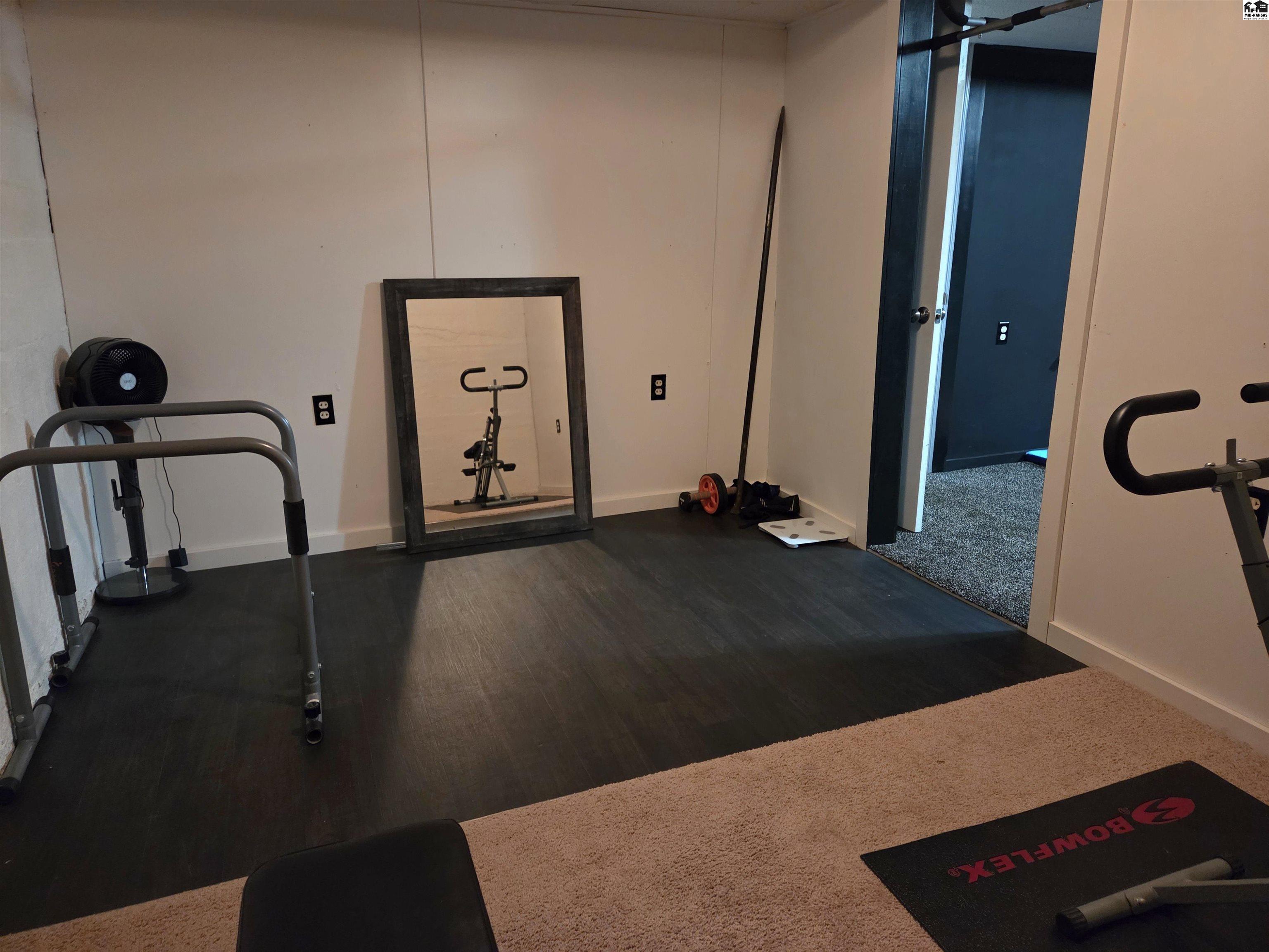 1215 N Adams Street Hutchinson KS 67501