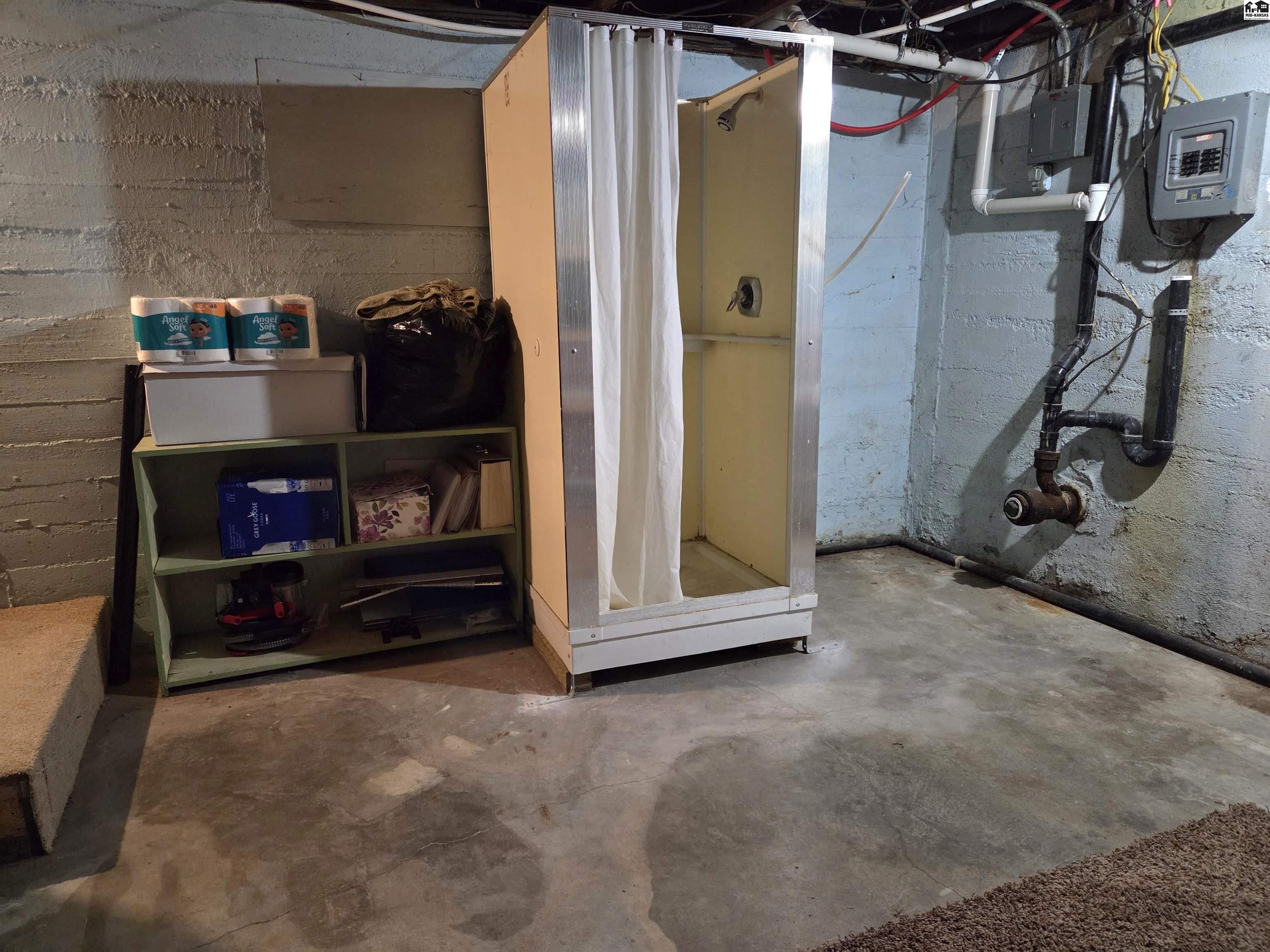 1215 N Adams Street Hutchinson KS 67501