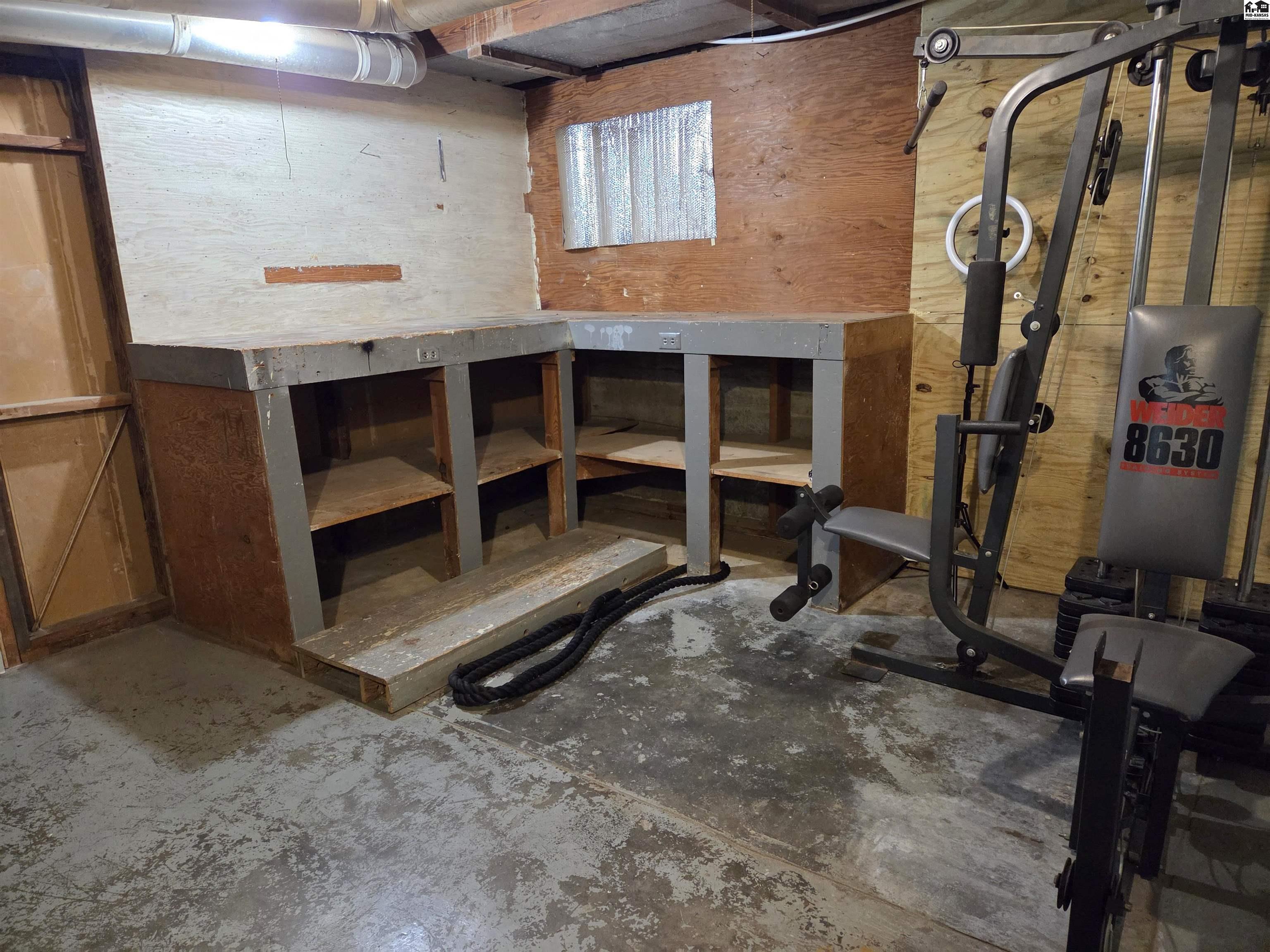 1215 N Adams Street Hutchinson KS 67501