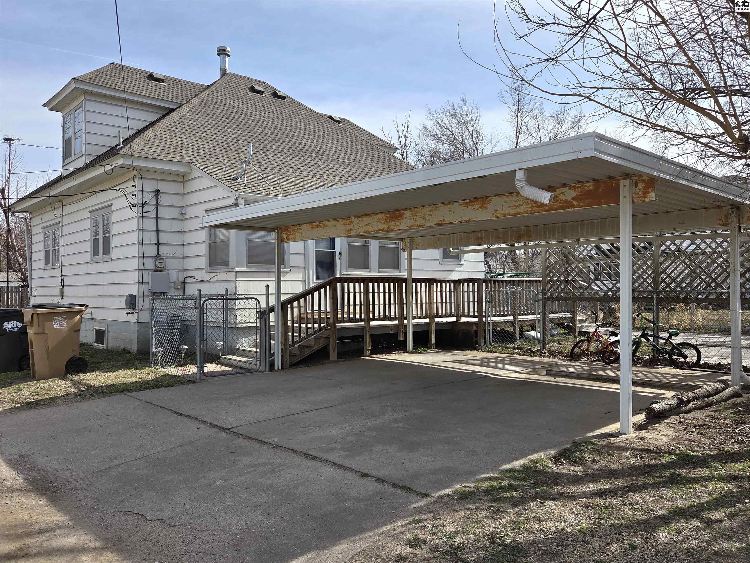 1215 N Adams Street Hutchinson KS 67501