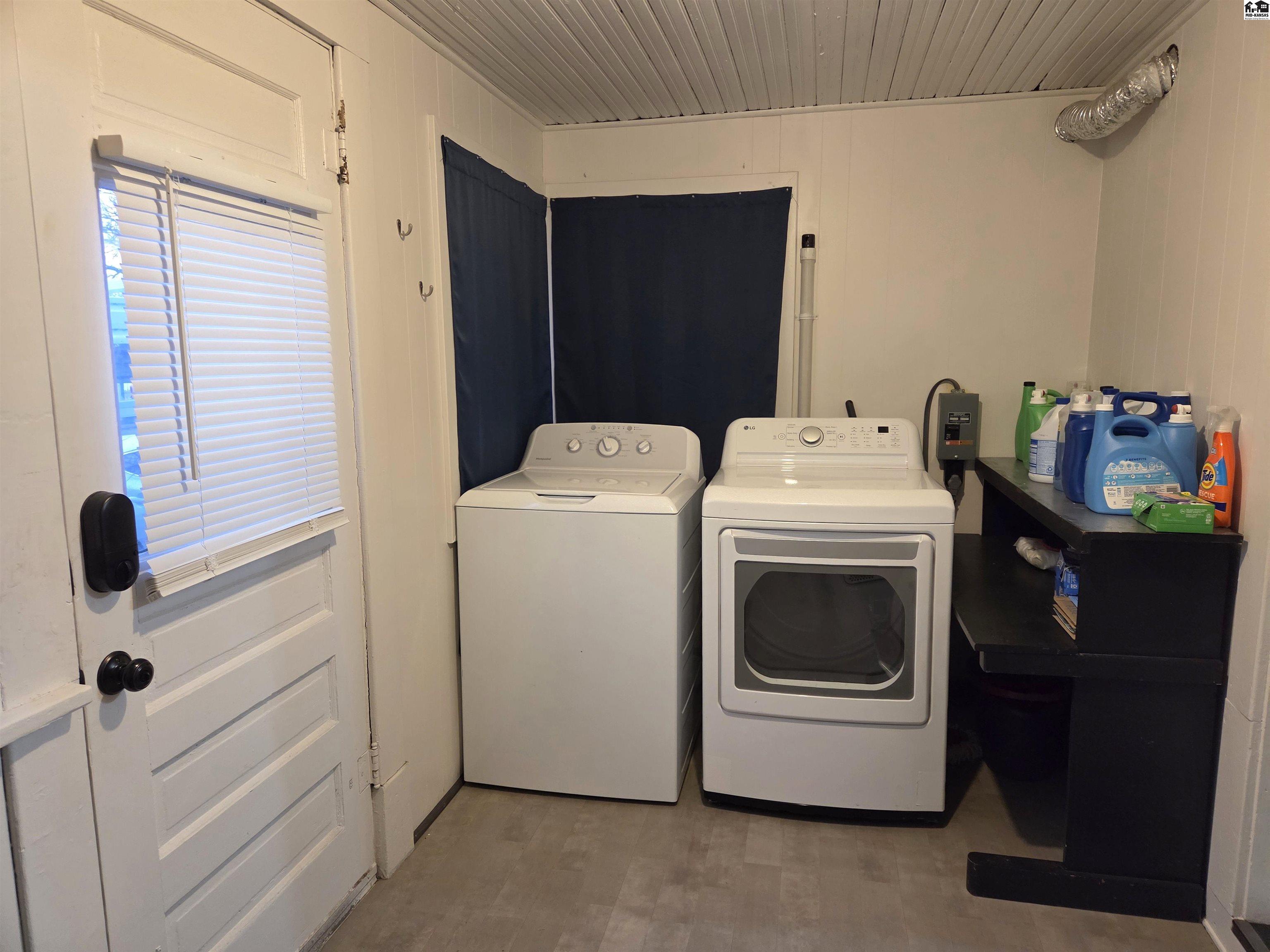 1215 N Adams Street Hutchinson KS 67501