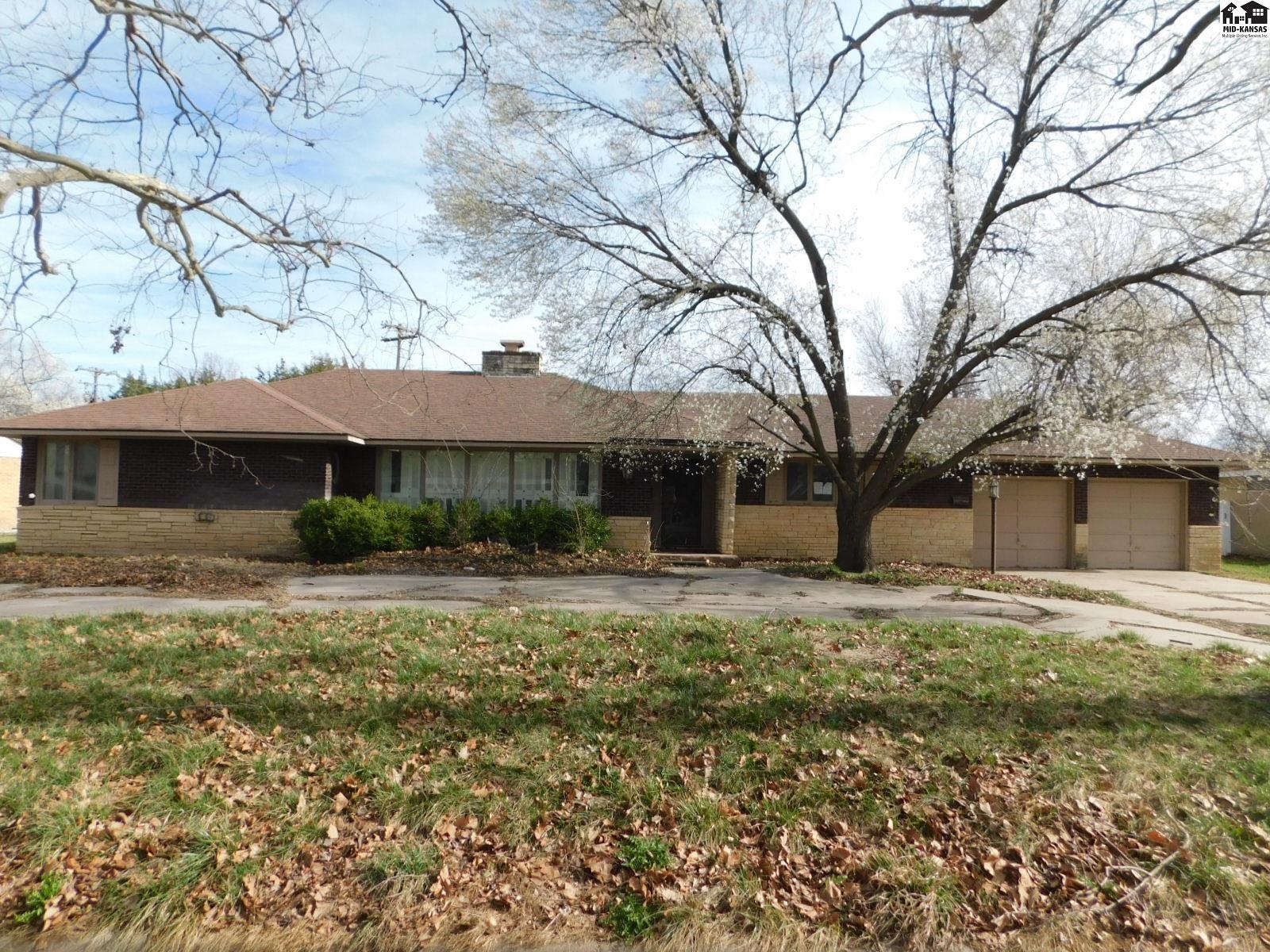 7 Whitmore Road Hutchinson KS 67502
