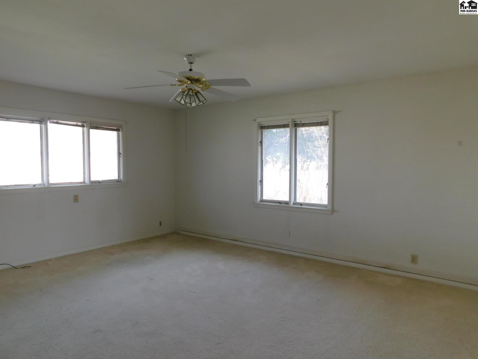 7 Whitmore Road Hutchinson KS 67502