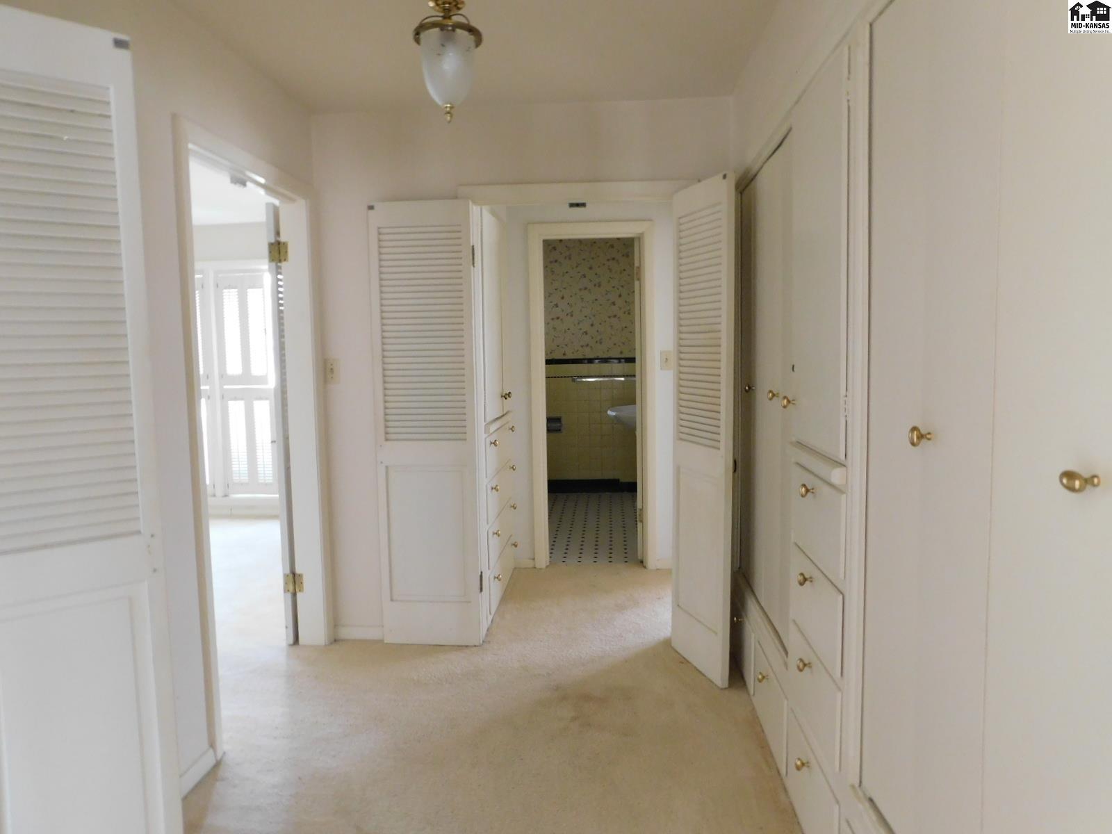 7 Whitmore Road Hutchinson KS 67502