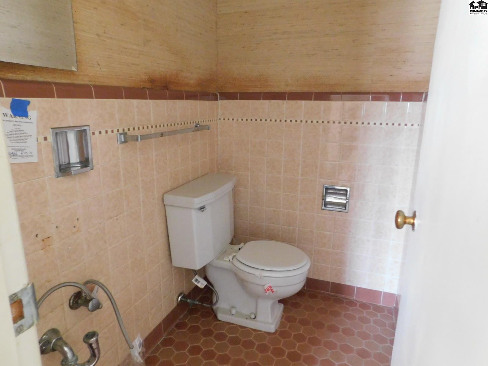 7 Whitmore Road Hutchinson KS 67502
