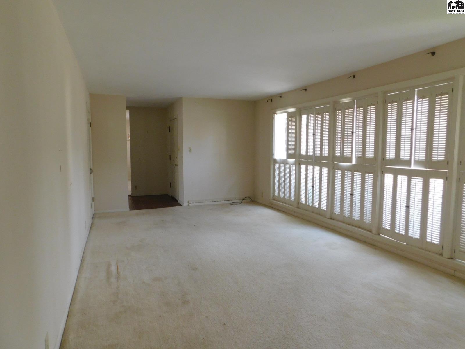 7 Whitmore Road Hutchinson KS 67502