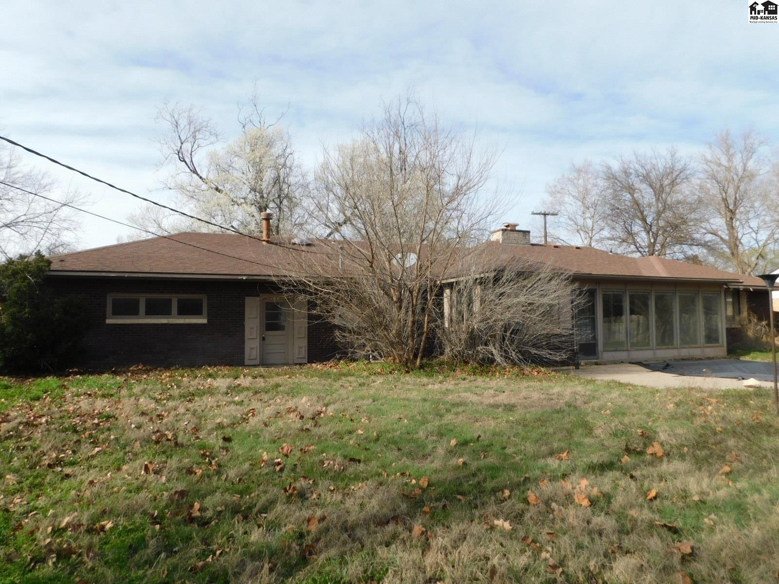 7 Whitmore Road Hutchinson KS 67502