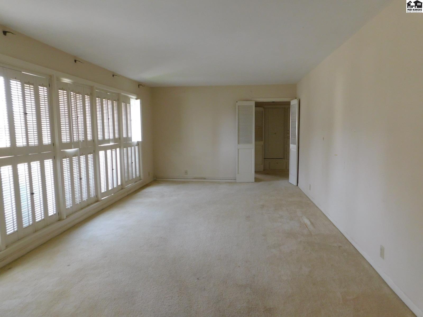 7 Whitmore Road Hutchinson KS 67502