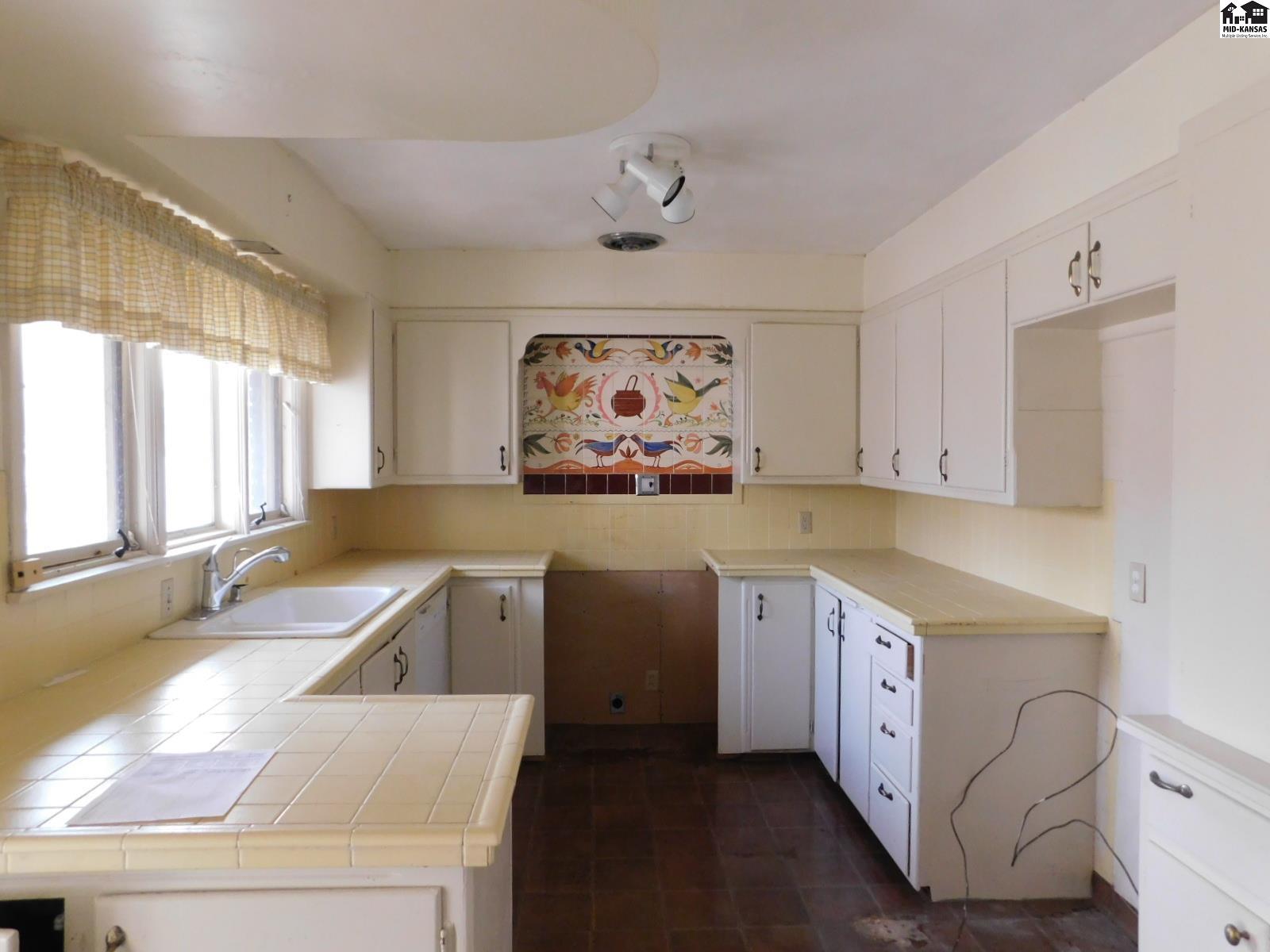 7 Whitmore Road Hutchinson KS 67502