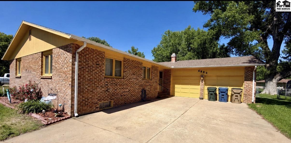 4504 Foothill Drive Hutchinson KS 67502