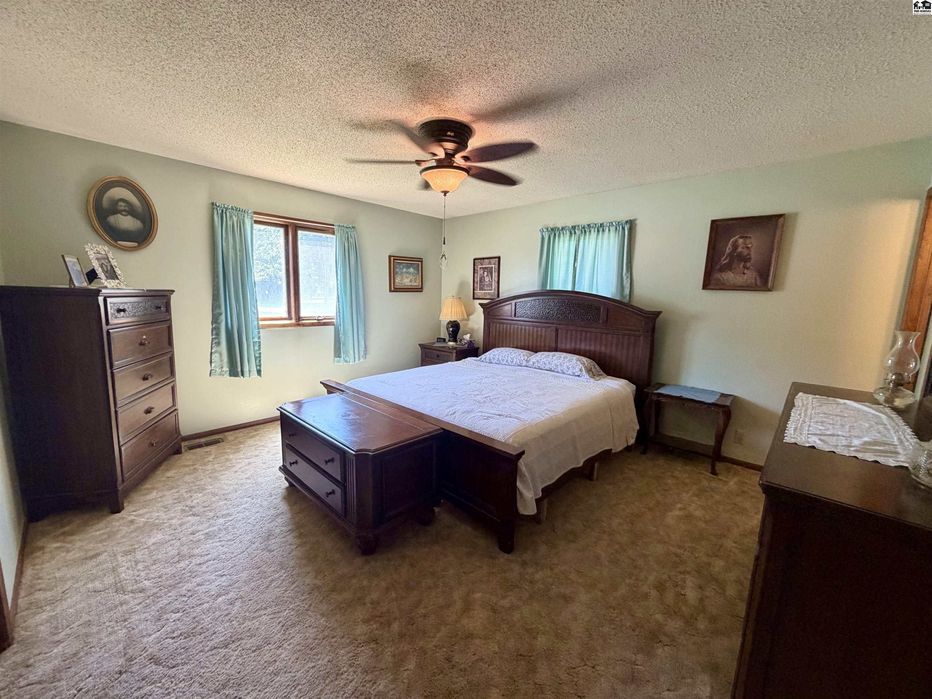 4504 Foothill Drive Hutchinson KS 67502