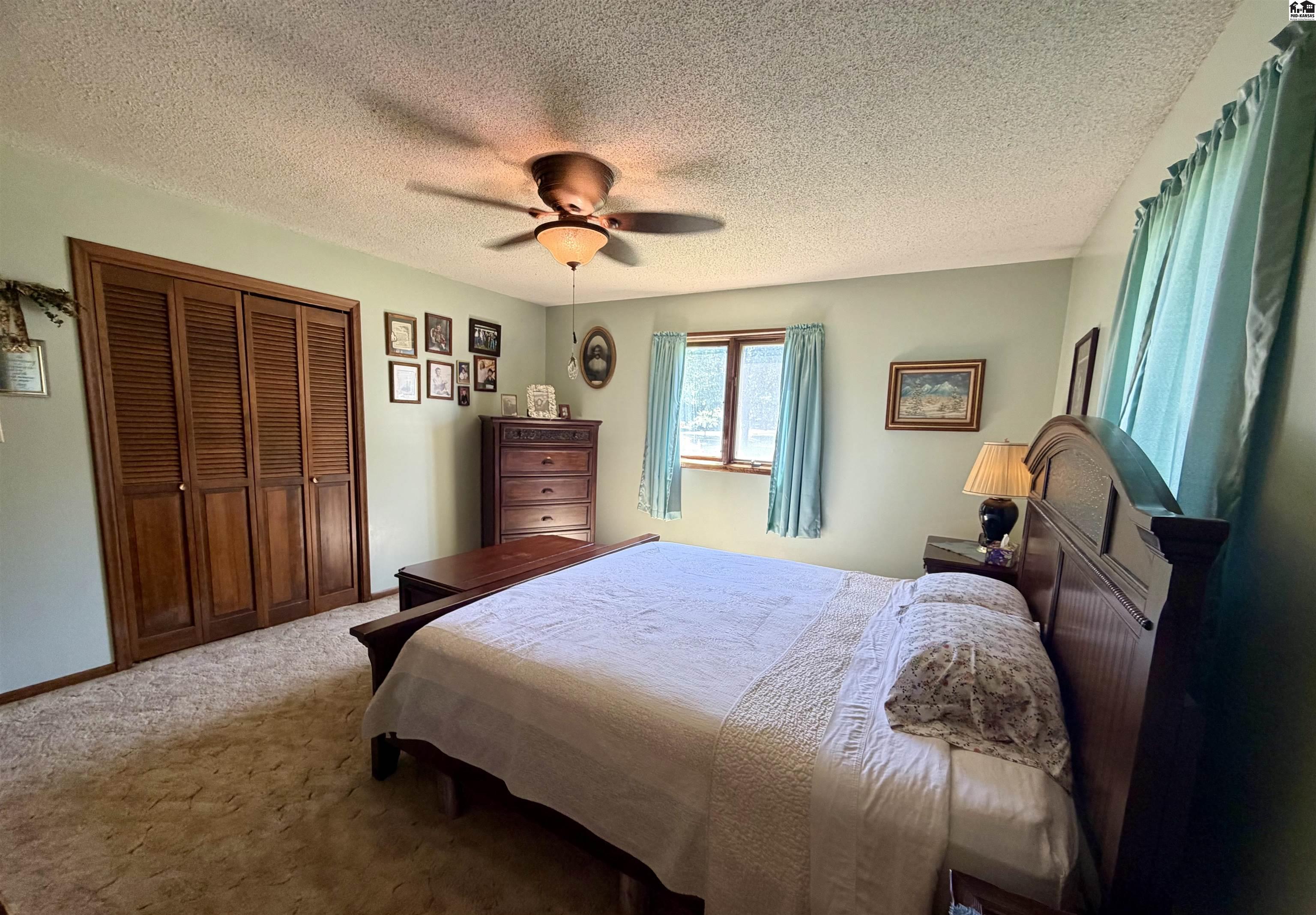4504 Foothill Drive Hutchinson KS 67502