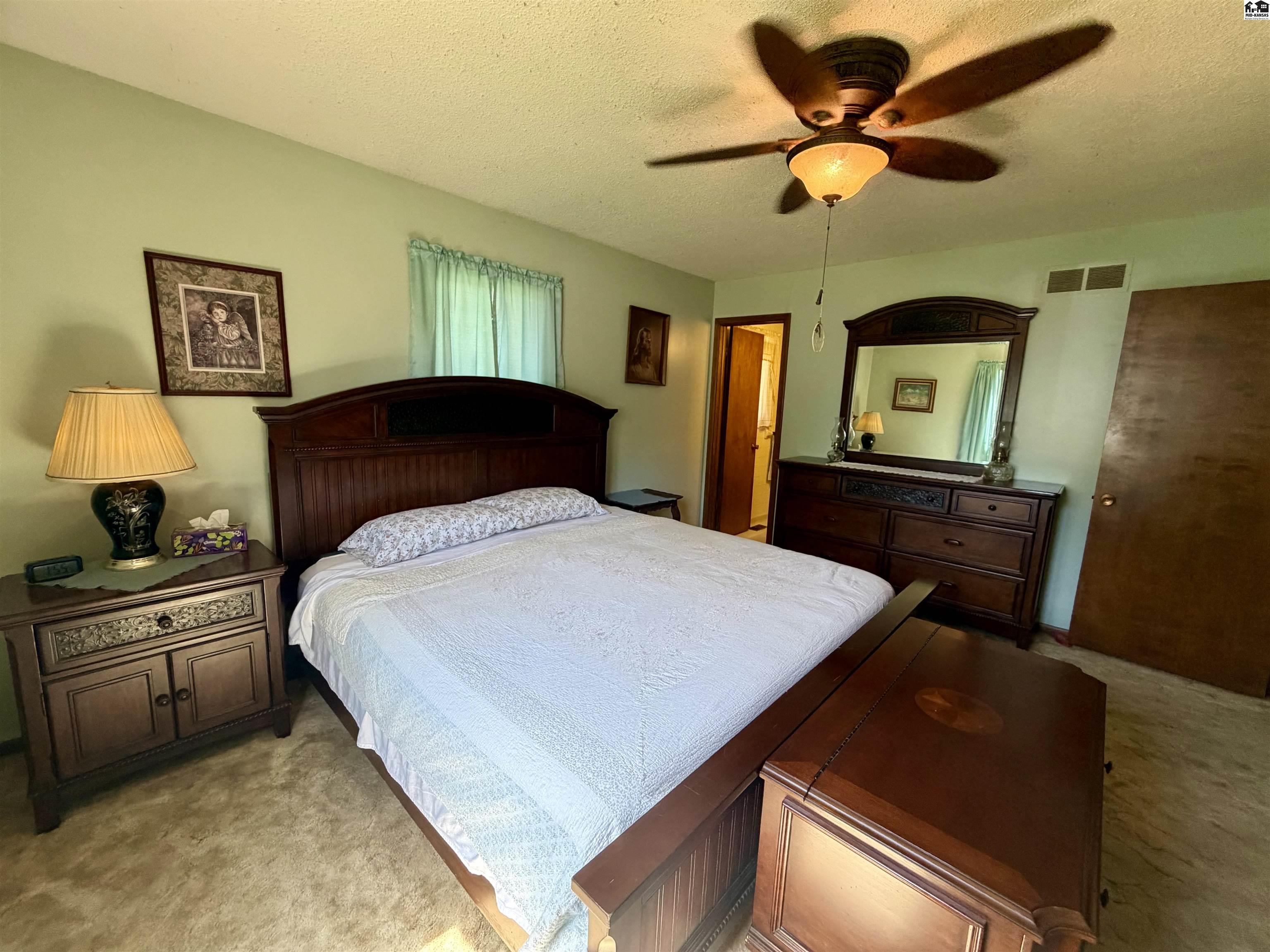 4504 Foothill Drive Hutchinson KS 67502