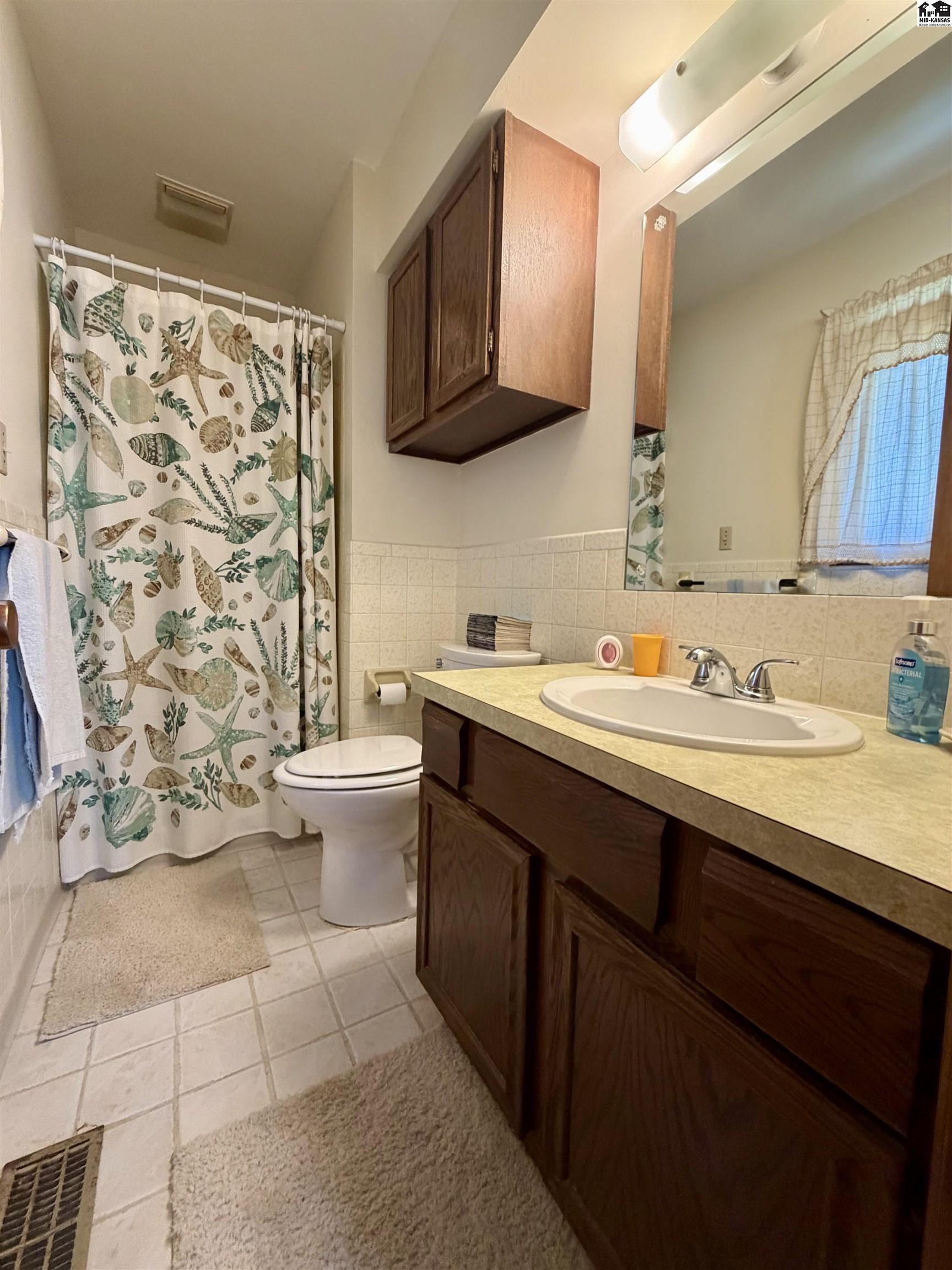 4504 Foothill Drive Hutchinson KS 67502