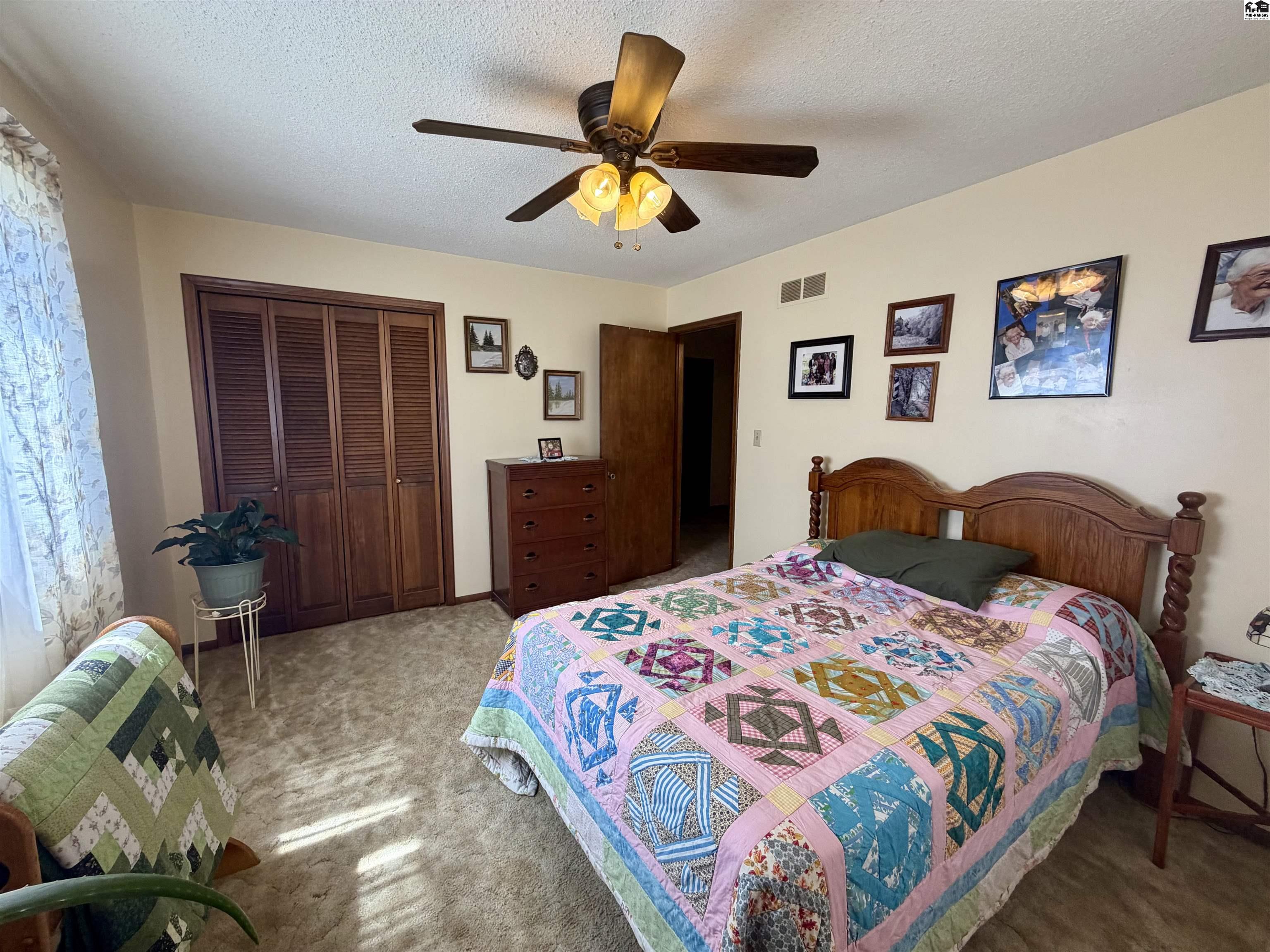 4504 Foothill Drive Hutchinson KS 67502