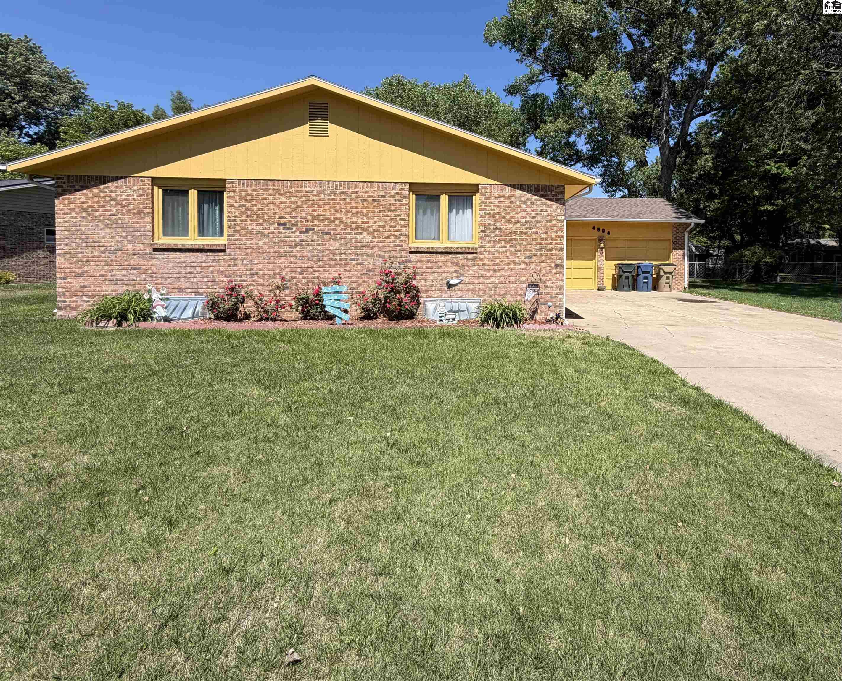 4504 Foothill Drive Hutchinson KS 67502