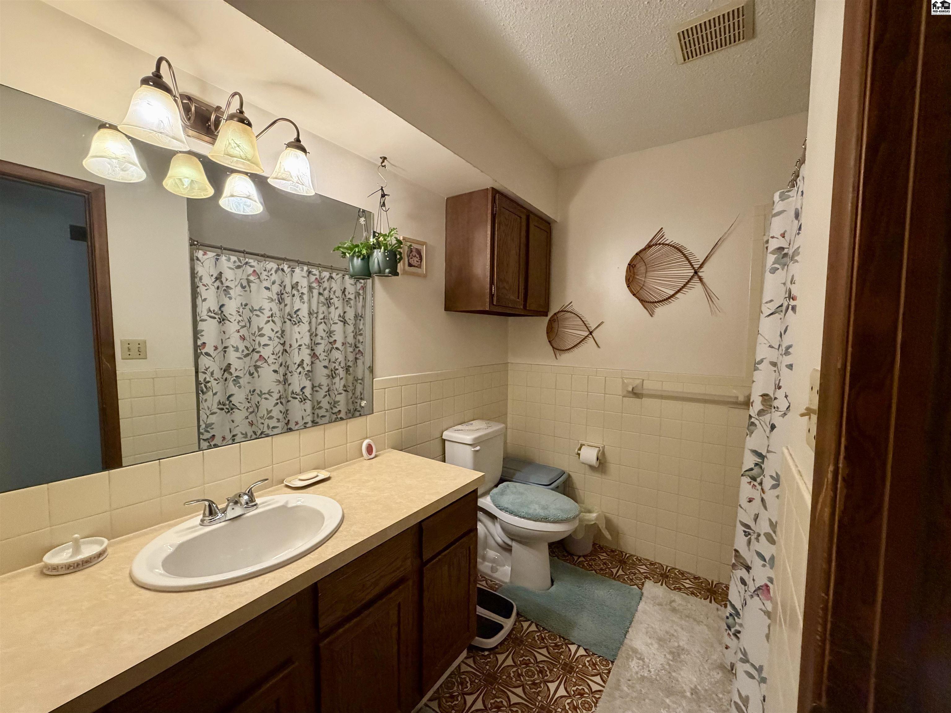 4504 Foothill Drive Hutchinson KS 67502
