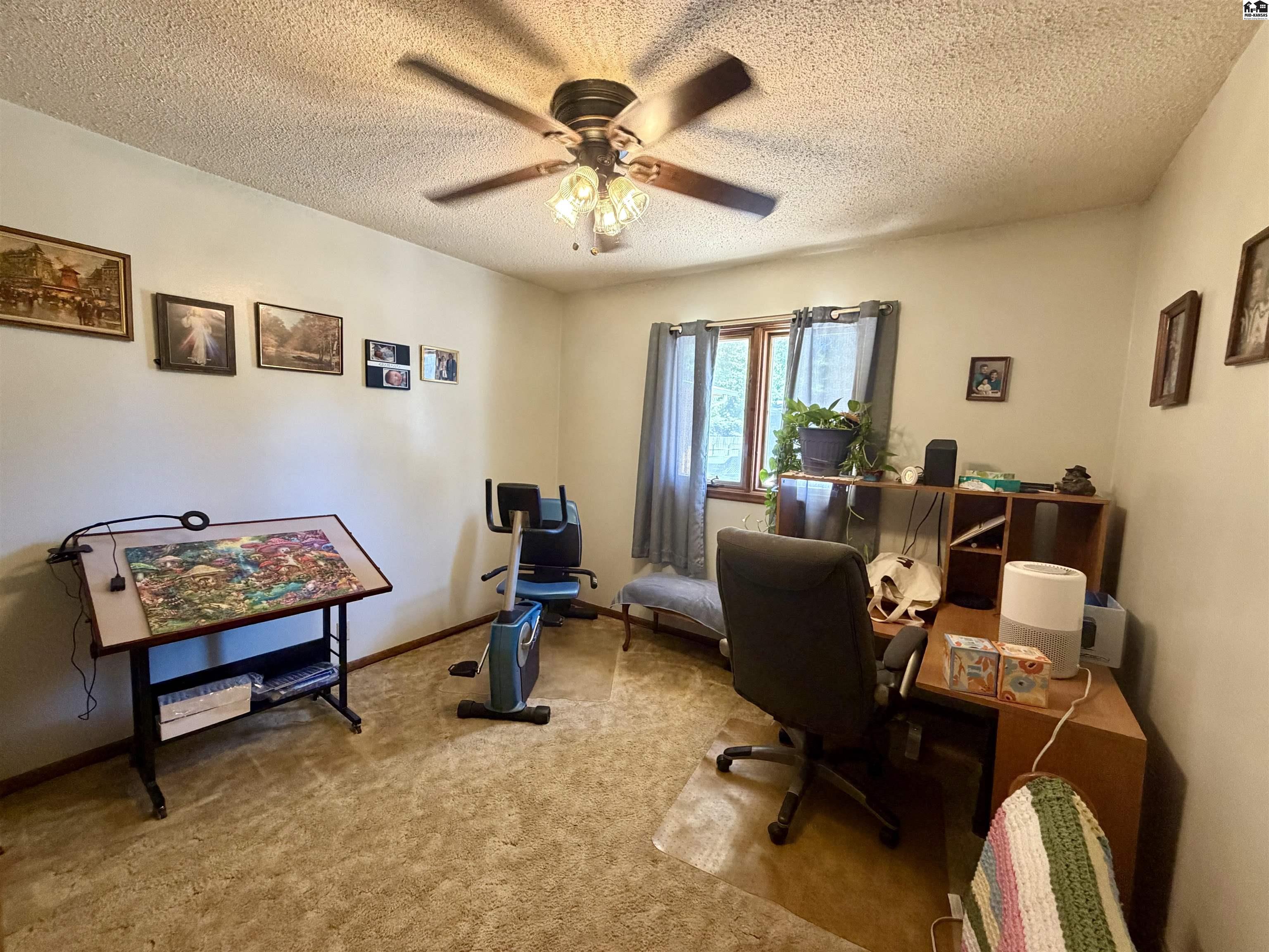 4504 Foothill Drive Hutchinson KS 67502