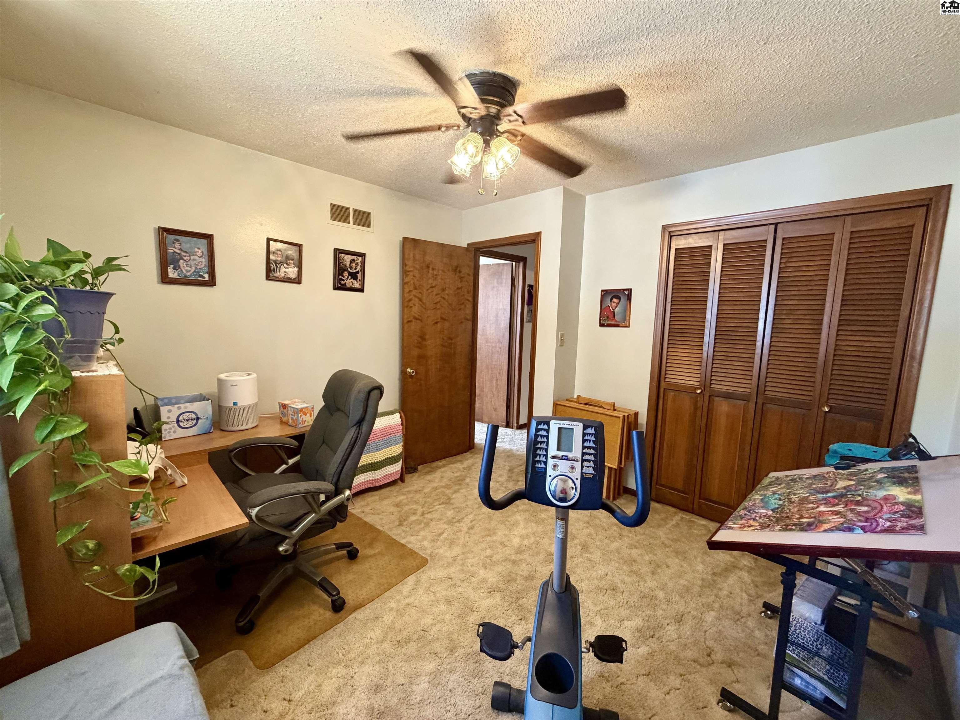 4504 Foothill Drive Hutchinson KS 67502
