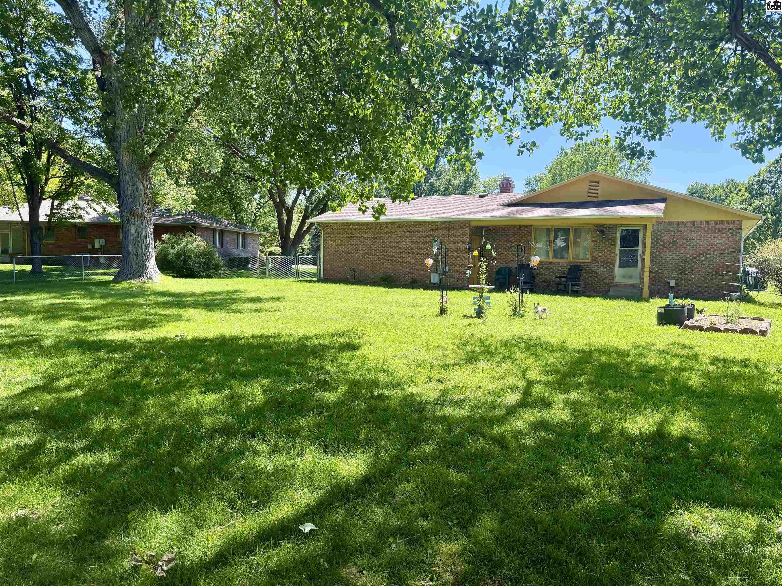 4504 Foothill Drive Hutchinson KS 67502