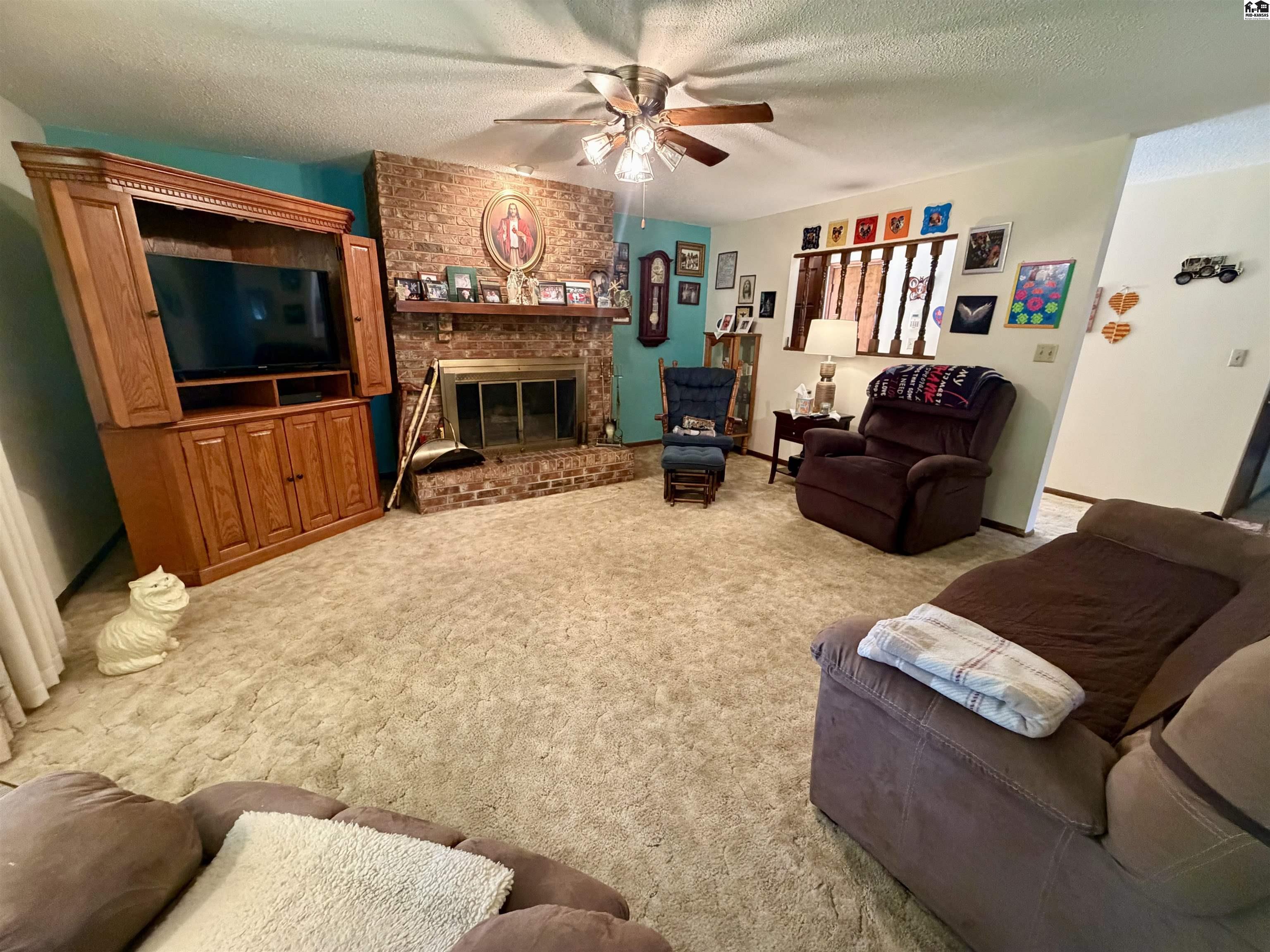 4504 Foothill Drive Hutchinson KS 67502