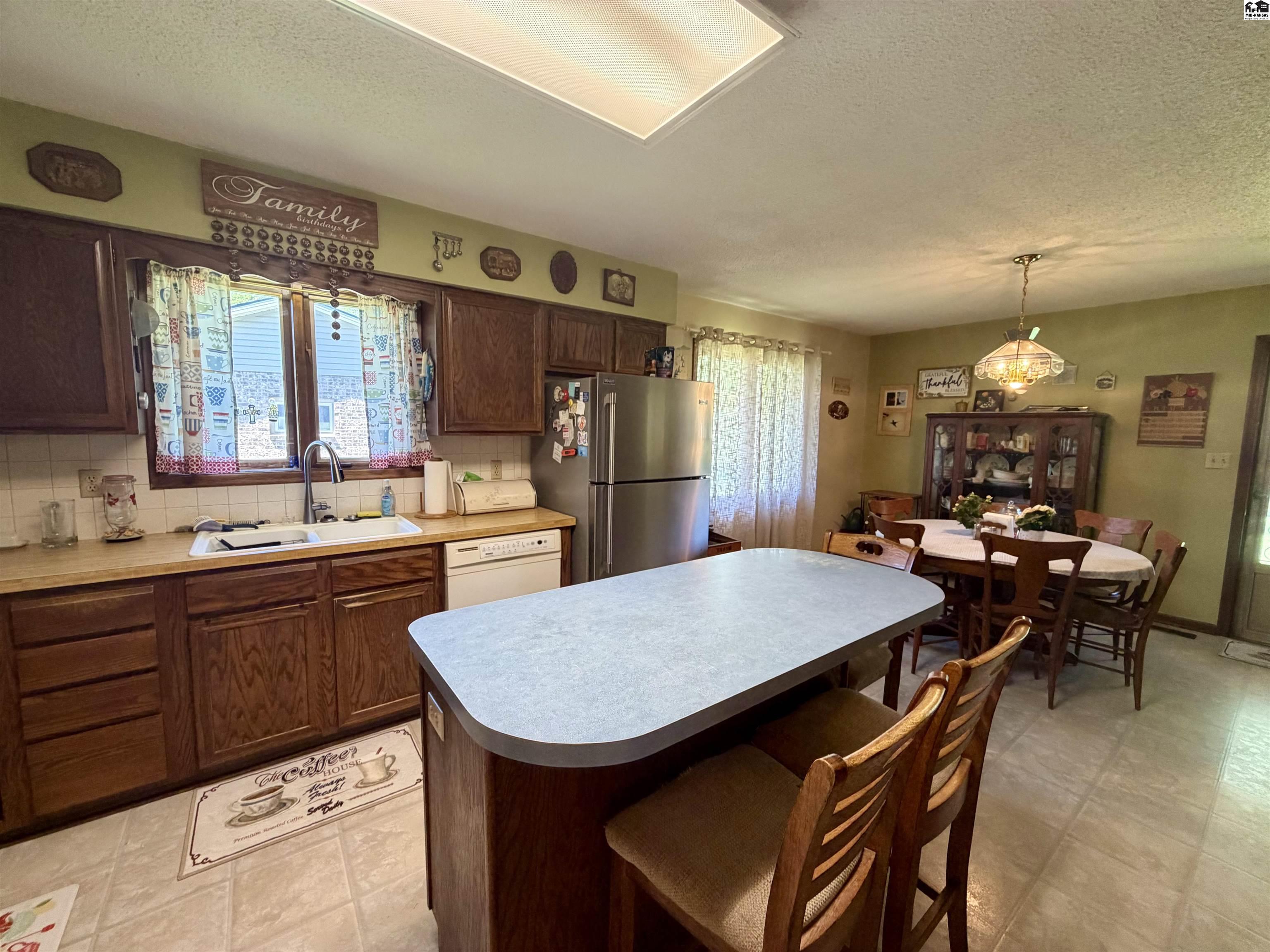 4504 Foothill Drive Hutchinson KS 67502