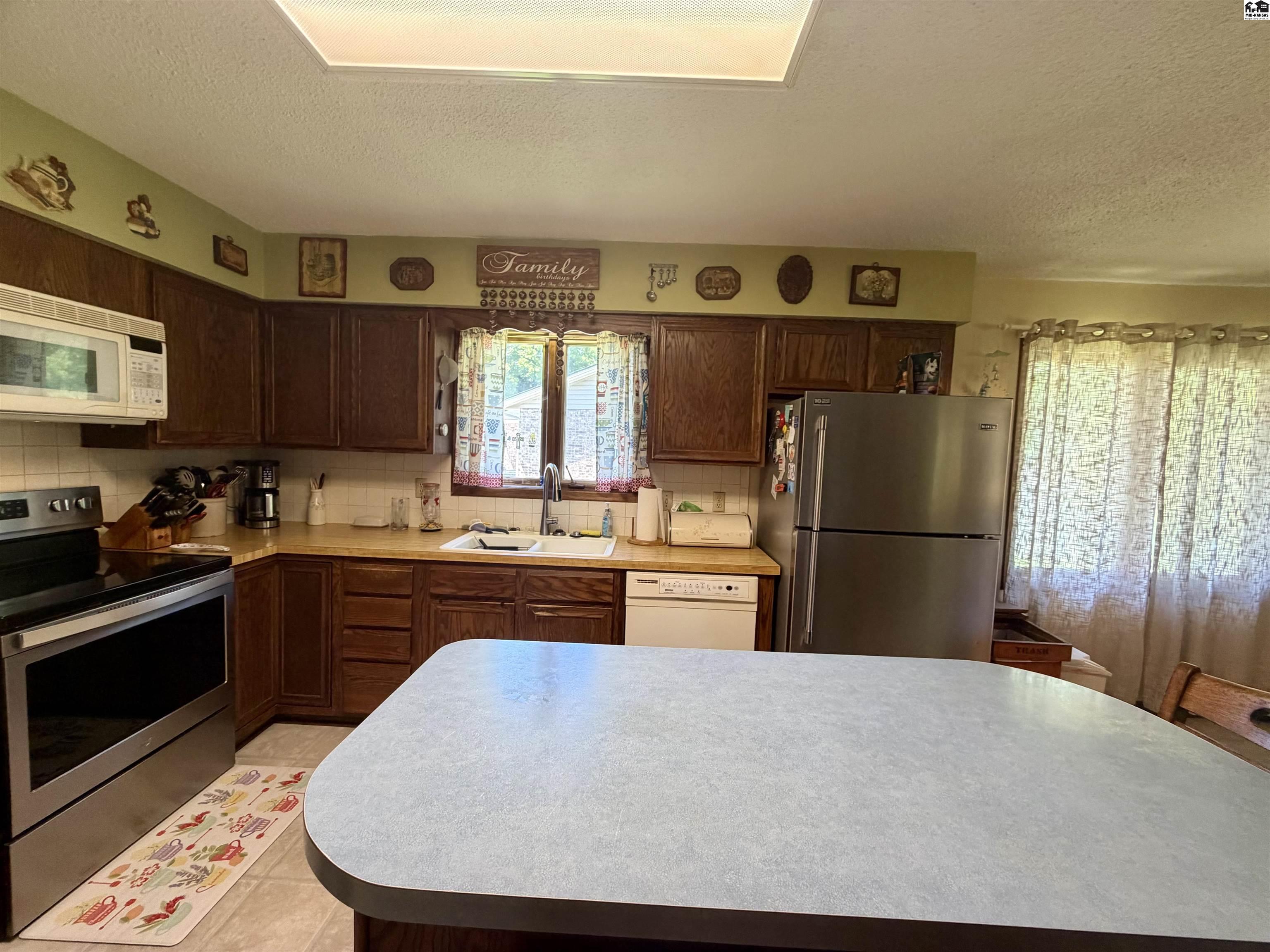 4504 Foothill Drive Hutchinson KS 67502