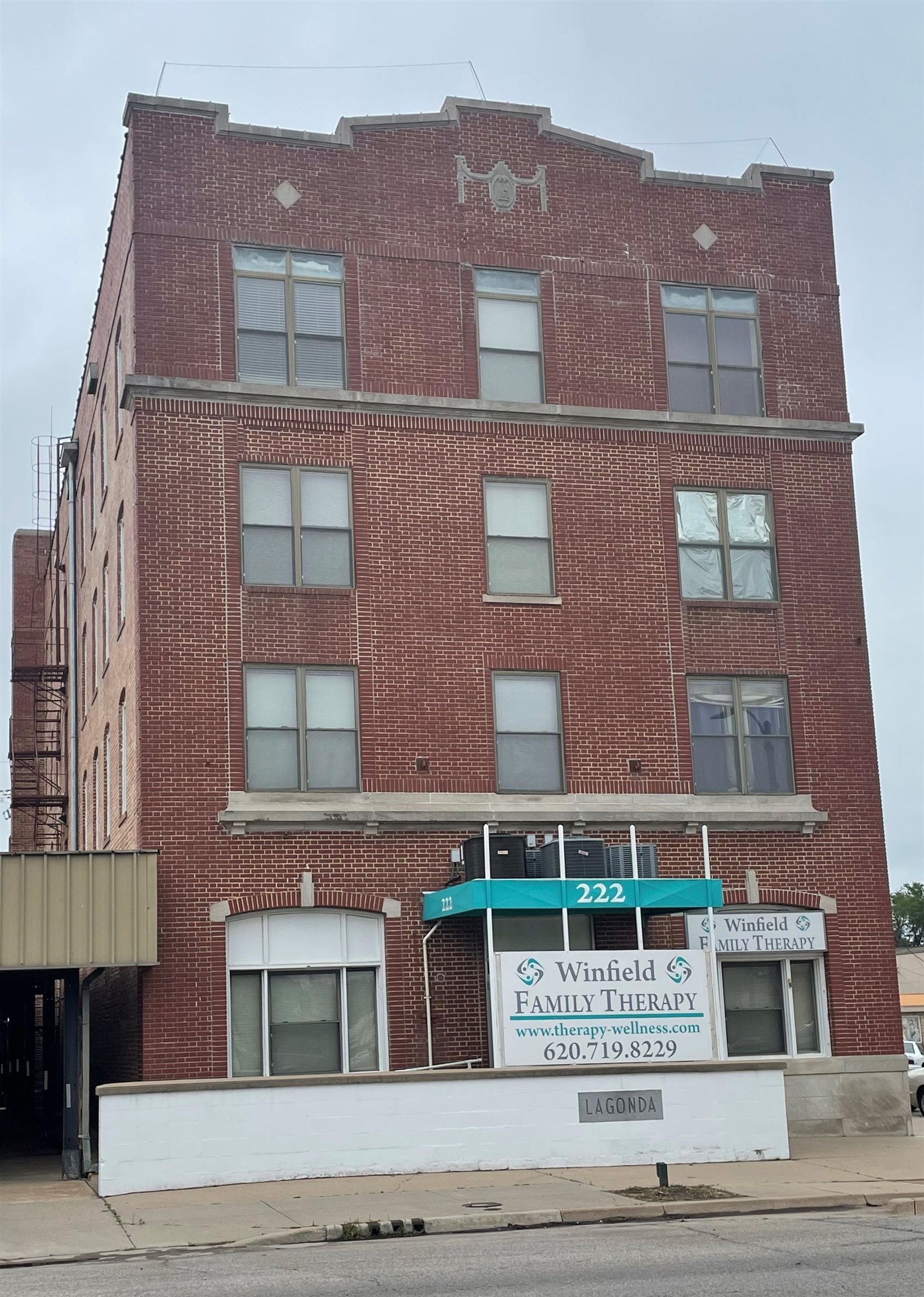 222 E 9th Avenue Winfield KS 67156