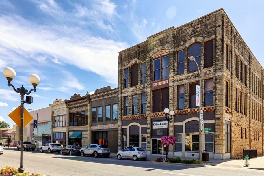 201 E 9th Avenue Winfield KS 67156