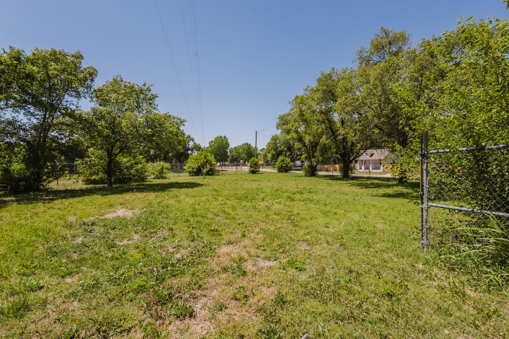 2555 N Market St & Additional Lots Wichita KS 67219