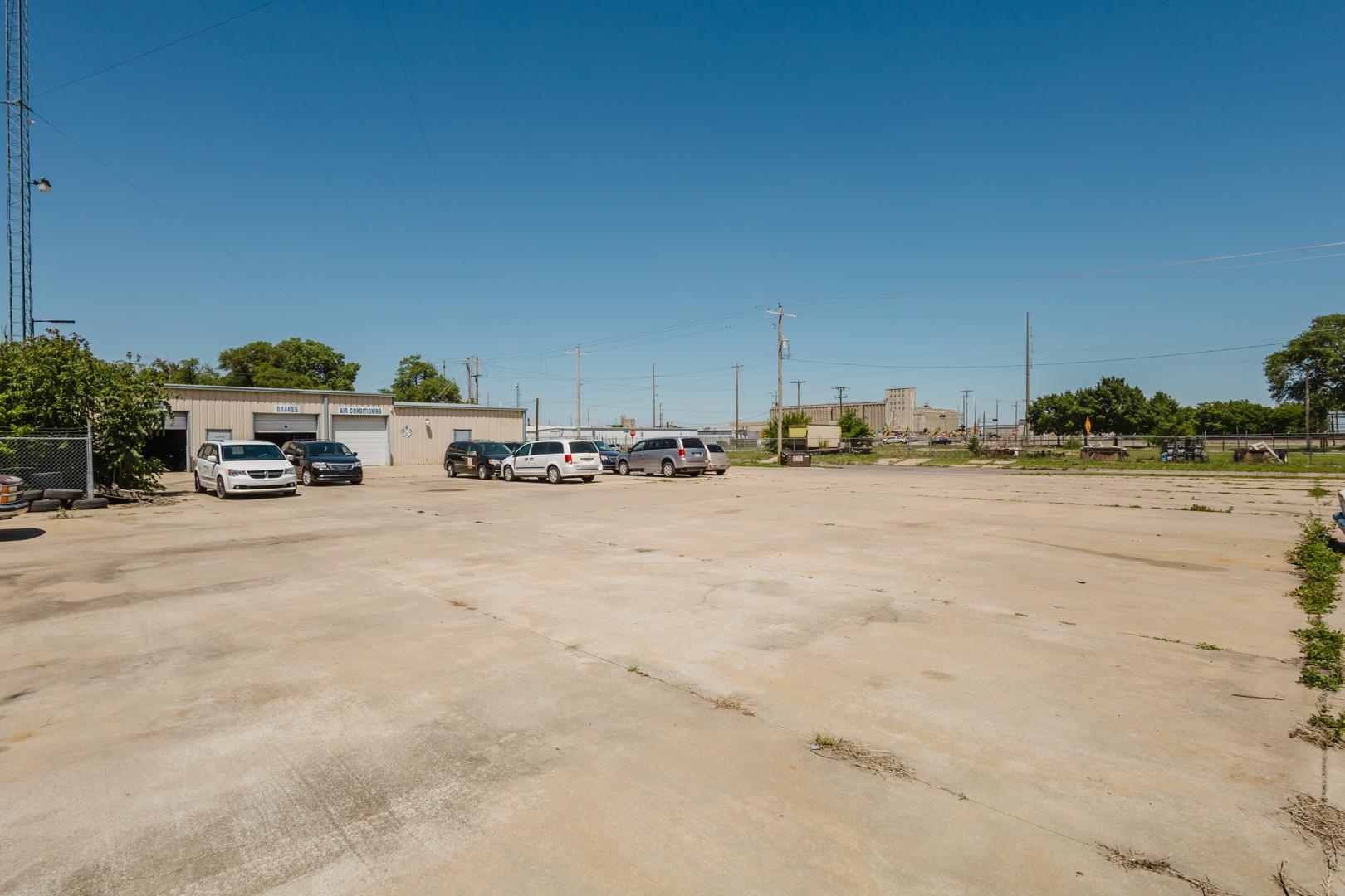 2555 N Market St & Additional Lots Wichita KS 67219