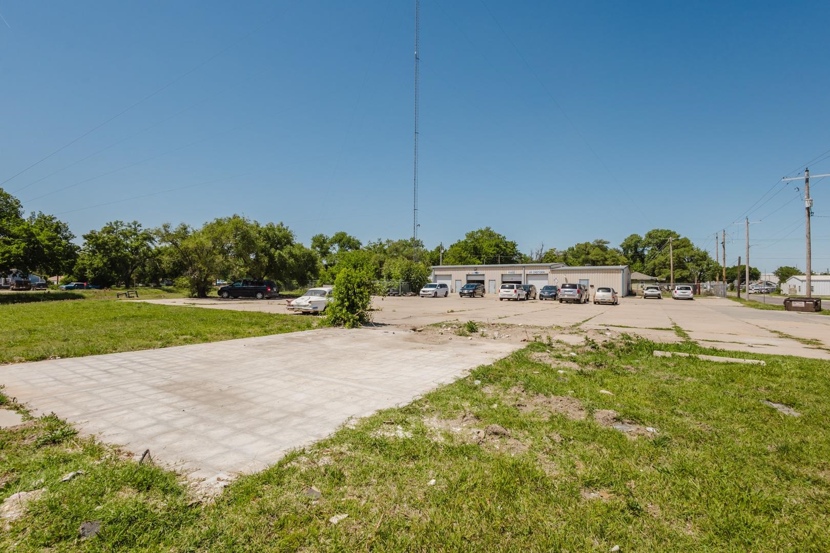 2555 N Market St & Additional Lots Wichita KS 67219