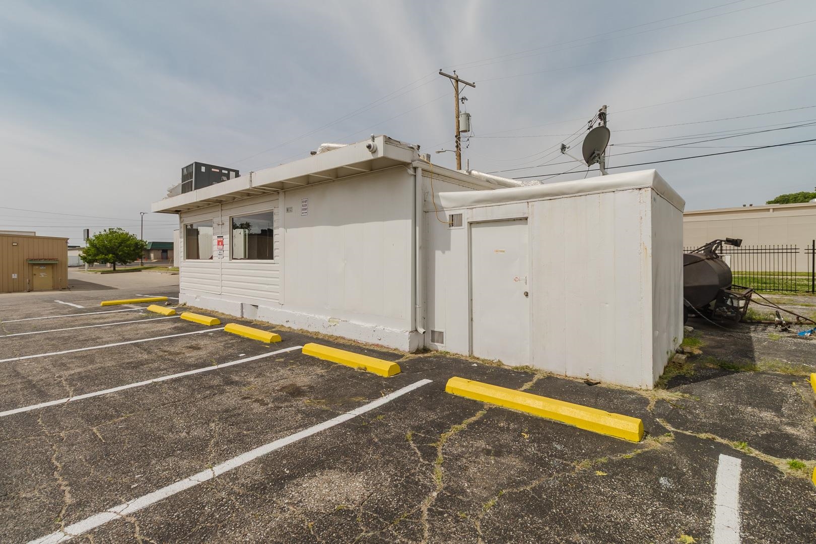 4834 E Lincoln Wichita KS 67218