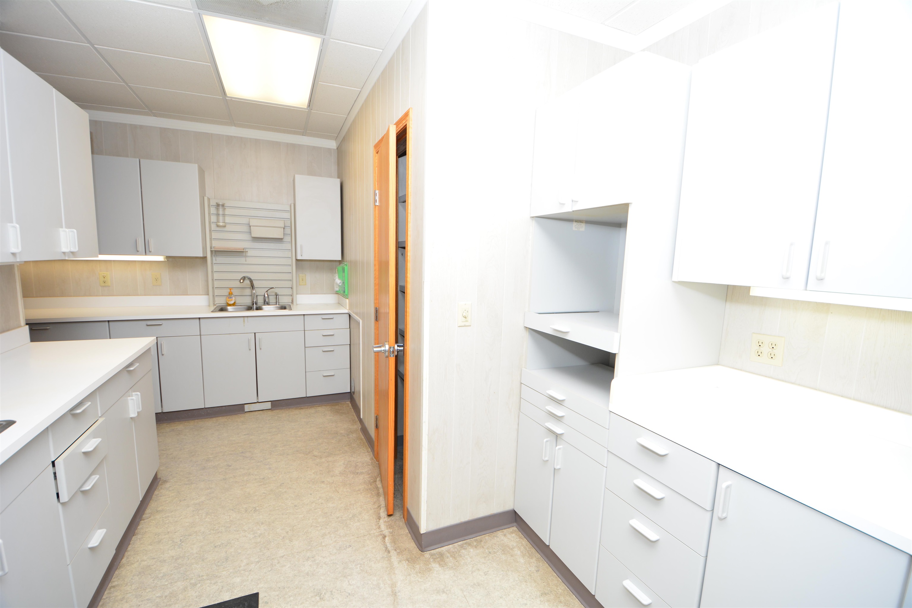 6135 E Harry Street Wichita KS 67218
