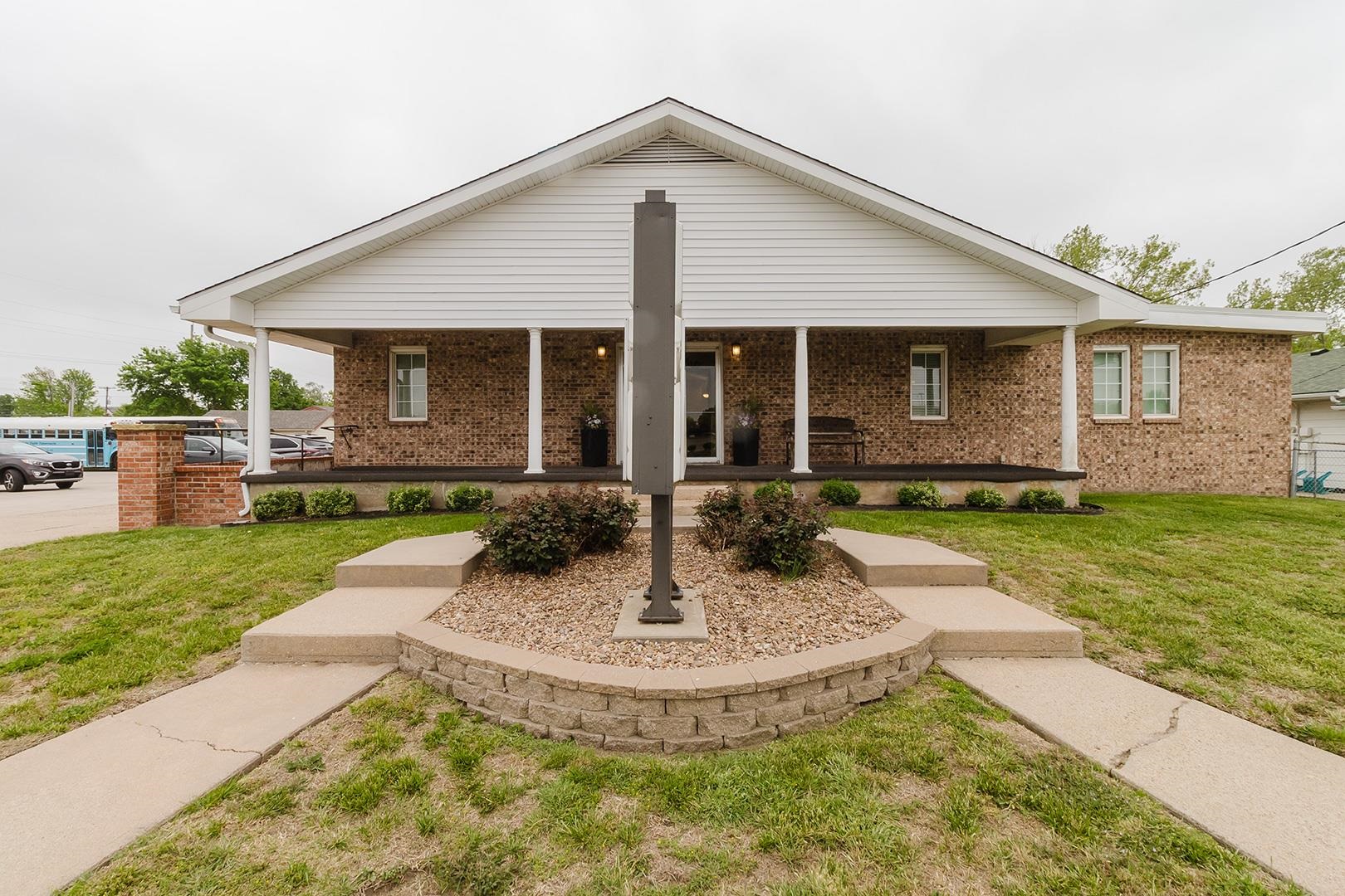 1319 E 17th Hutchinson KS 67501