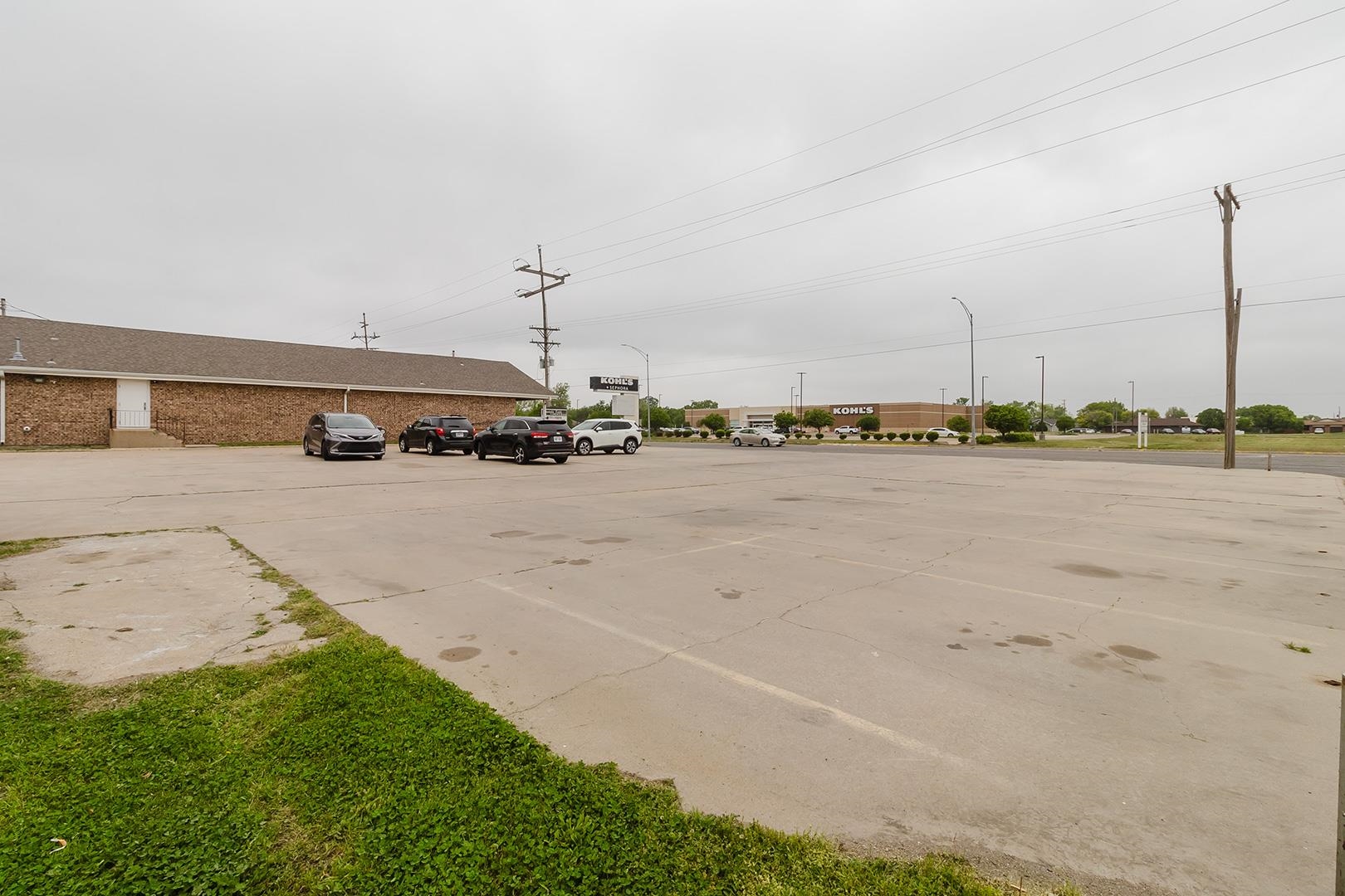 1319 E 17th Hutchinson KS 67501