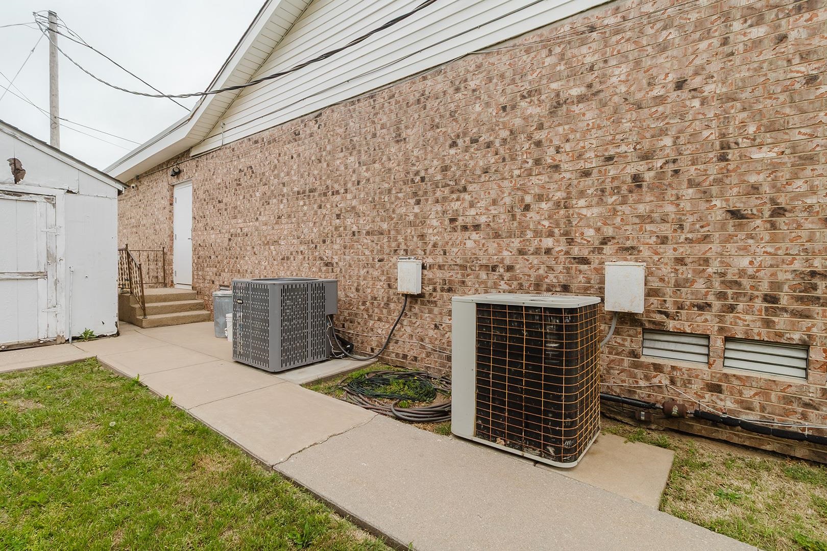 1319 E 17th Hutchinson KS 67501
