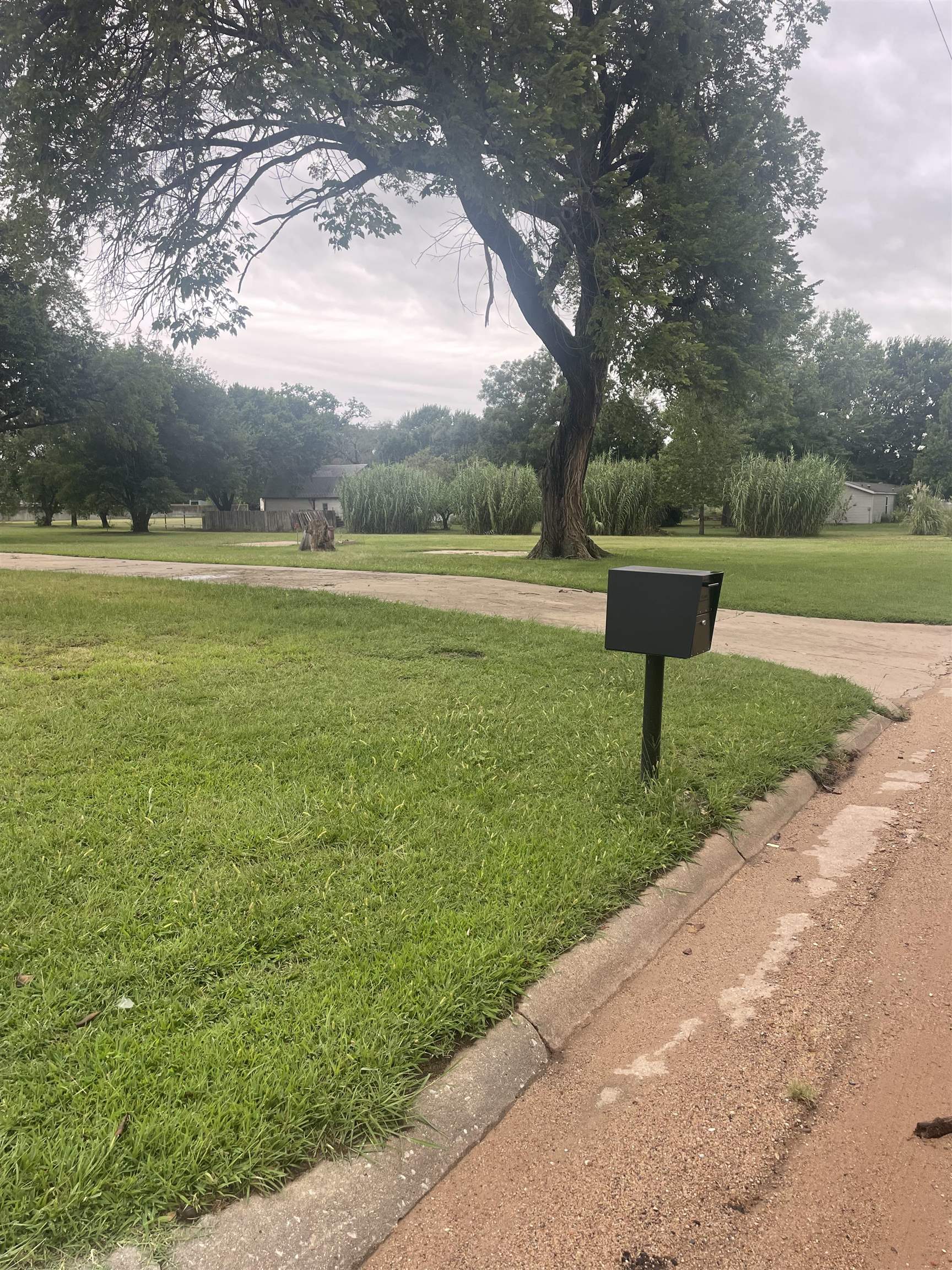 905 E 8th Street Harper KS 67058