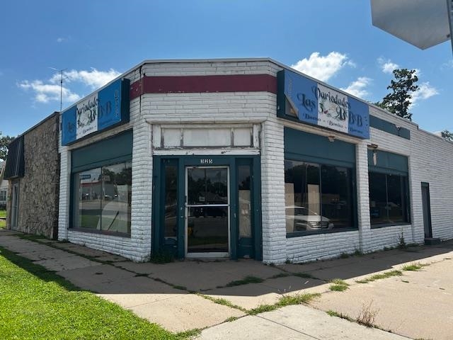 325 N Summit Arkansas City KS 67005